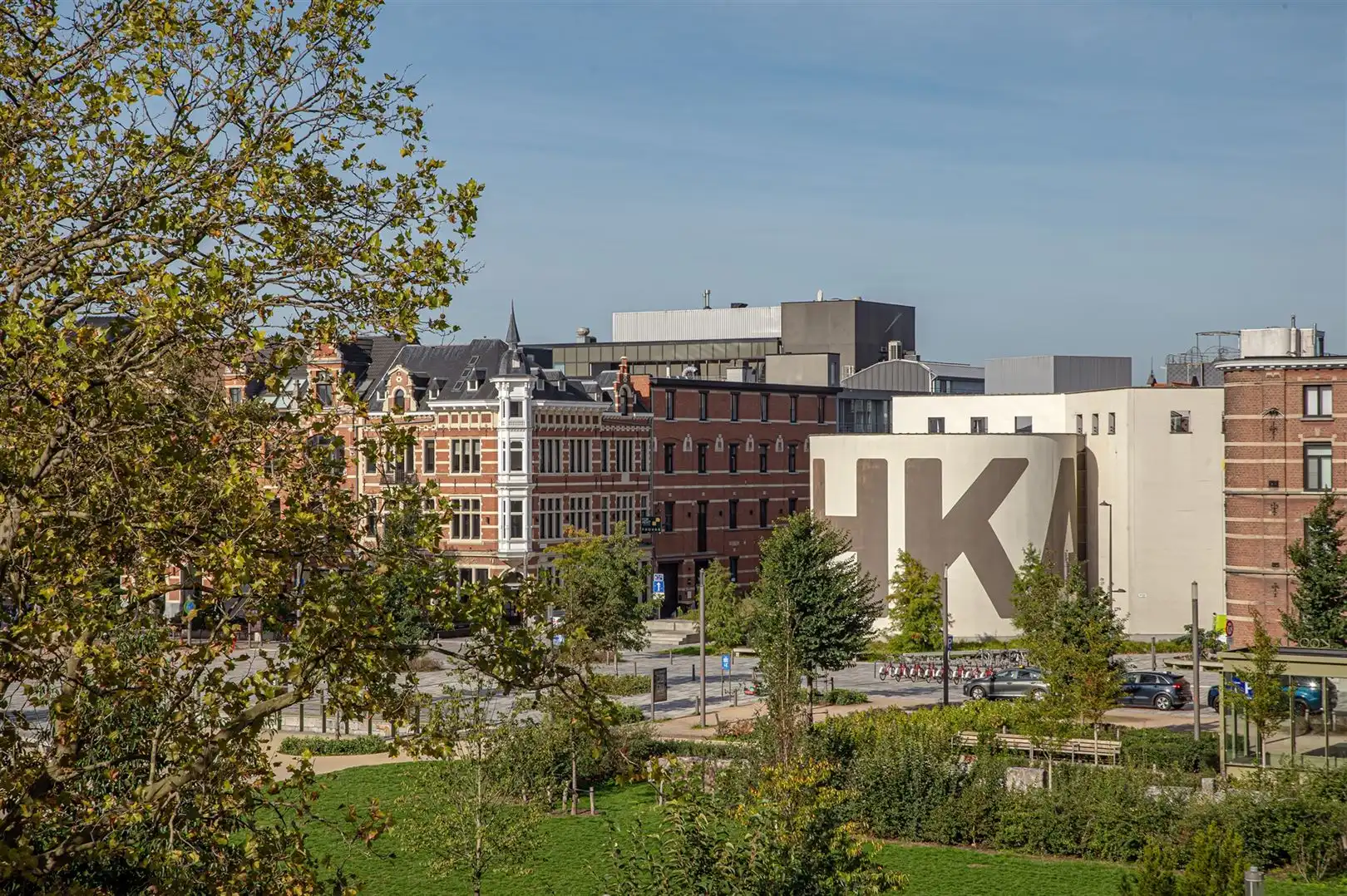 Architecturaal hoekappartement met uitzicht over het Zuidpark foto 6