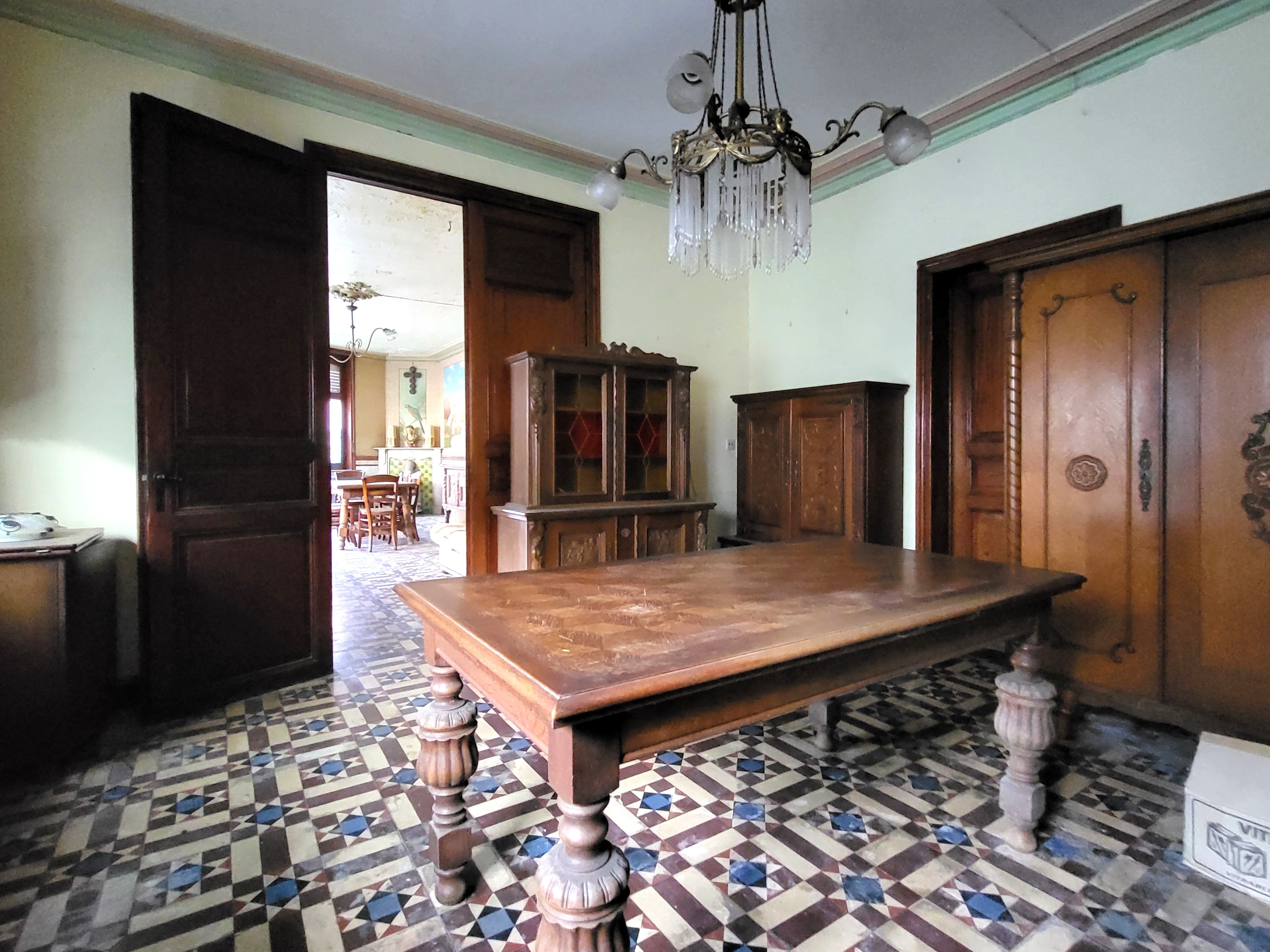 Prachtig te renoveren burgerwoning op 318m² met ruime garage en stalling. foto 17