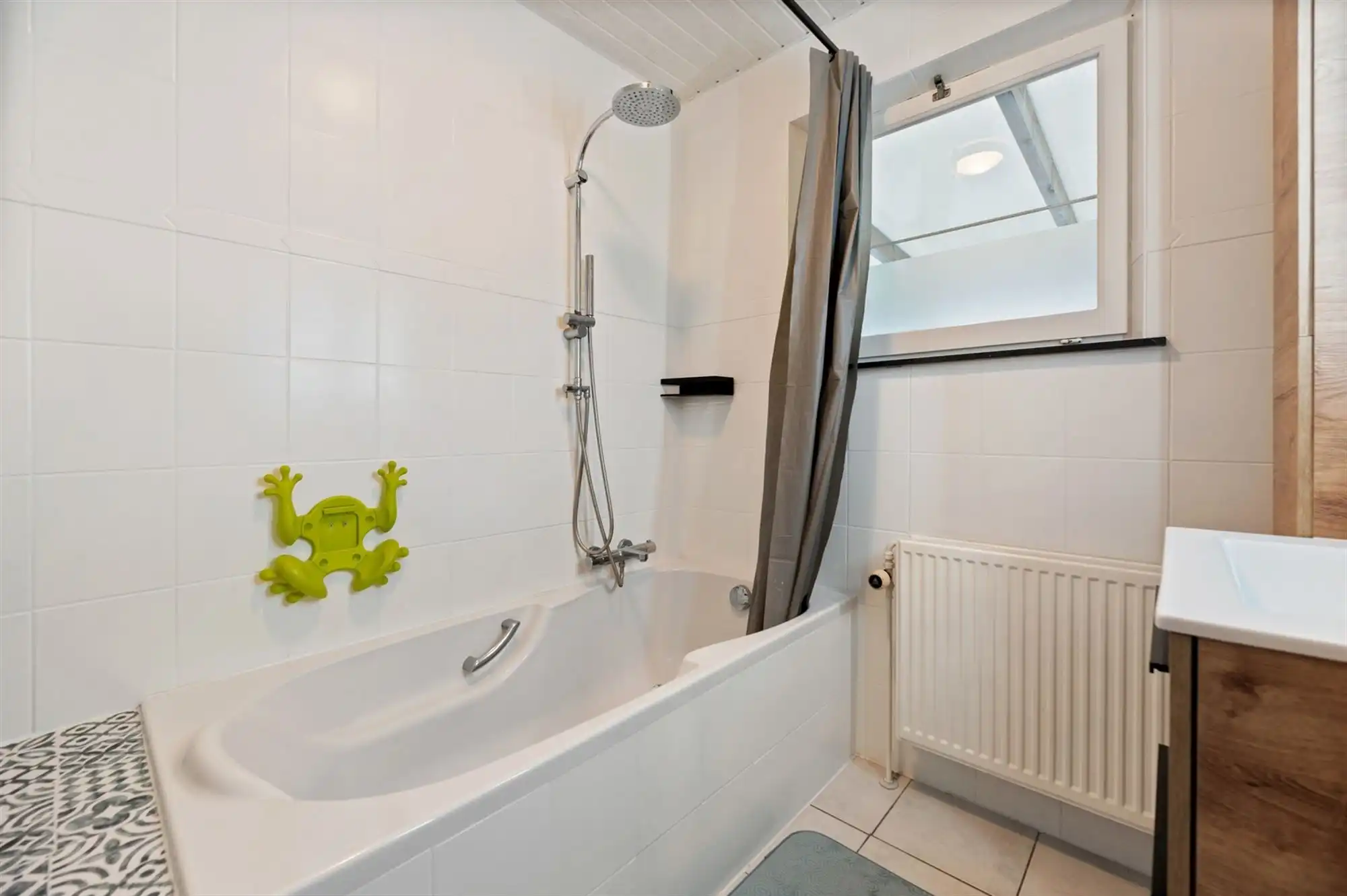 INSTAPKLARE GELIJKVLOERSE WONING MET RUIME GARAGE OP 2191M2 foto 18