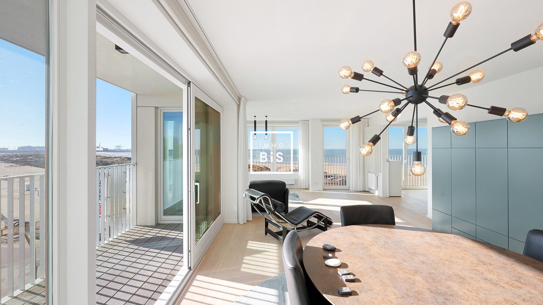 Ruim hoekappartement met zonneterrassen in de recente residentie Cap Horn foto {{pictureIndex}}