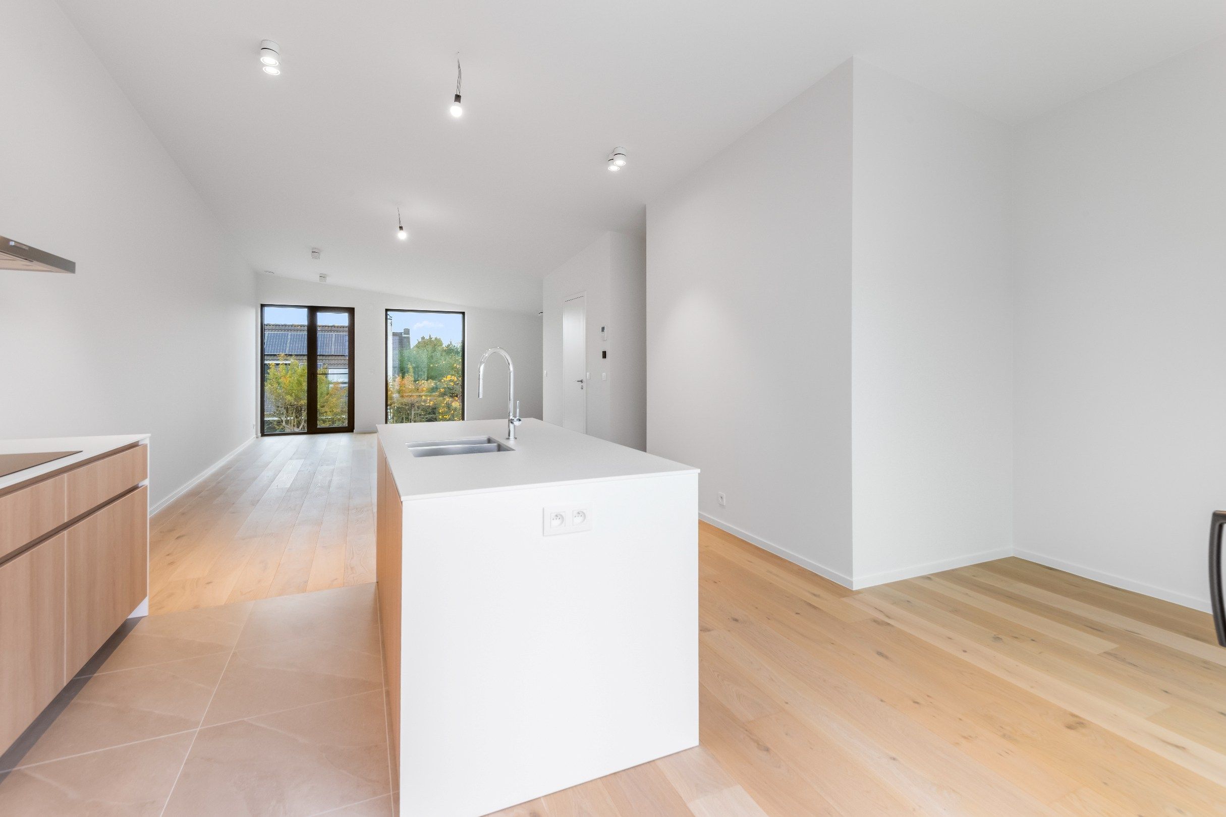 Moderne nieuwbouwwoning met ruime terrassen en ondergrondse dubbele garagebox foto 7