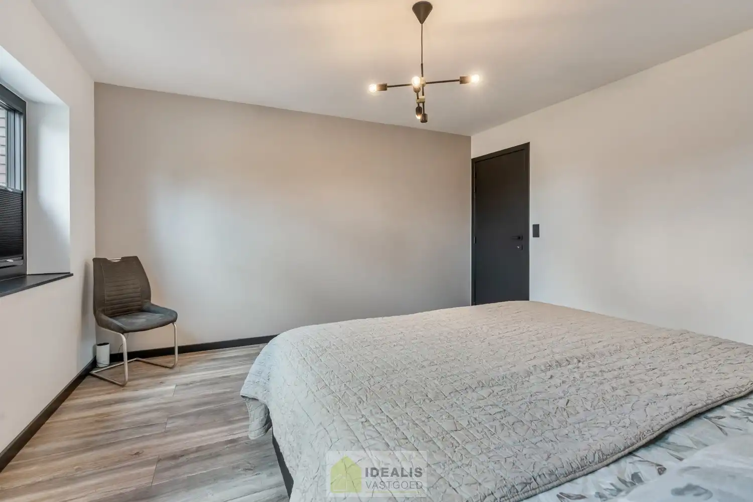 EEN BIJZONDER RIANTE WONING VAN MAAR LIEFST 302M² WOONOPPERVLAKTE OP EEN KNAP PERCEEL VAN 5A 90CA. foto 48