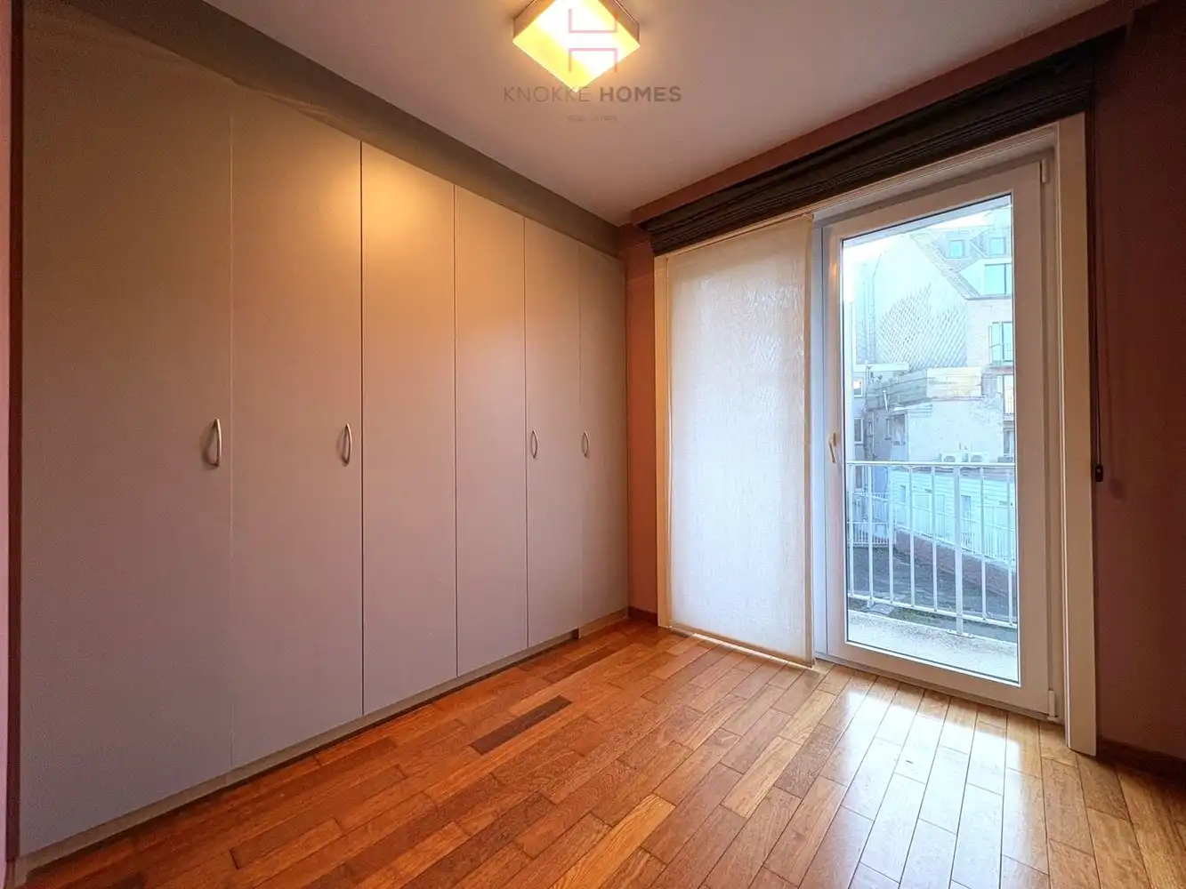 Gemeubeld 3 slaapkamer appartement met garage, nabij het Rubensplein foto 9