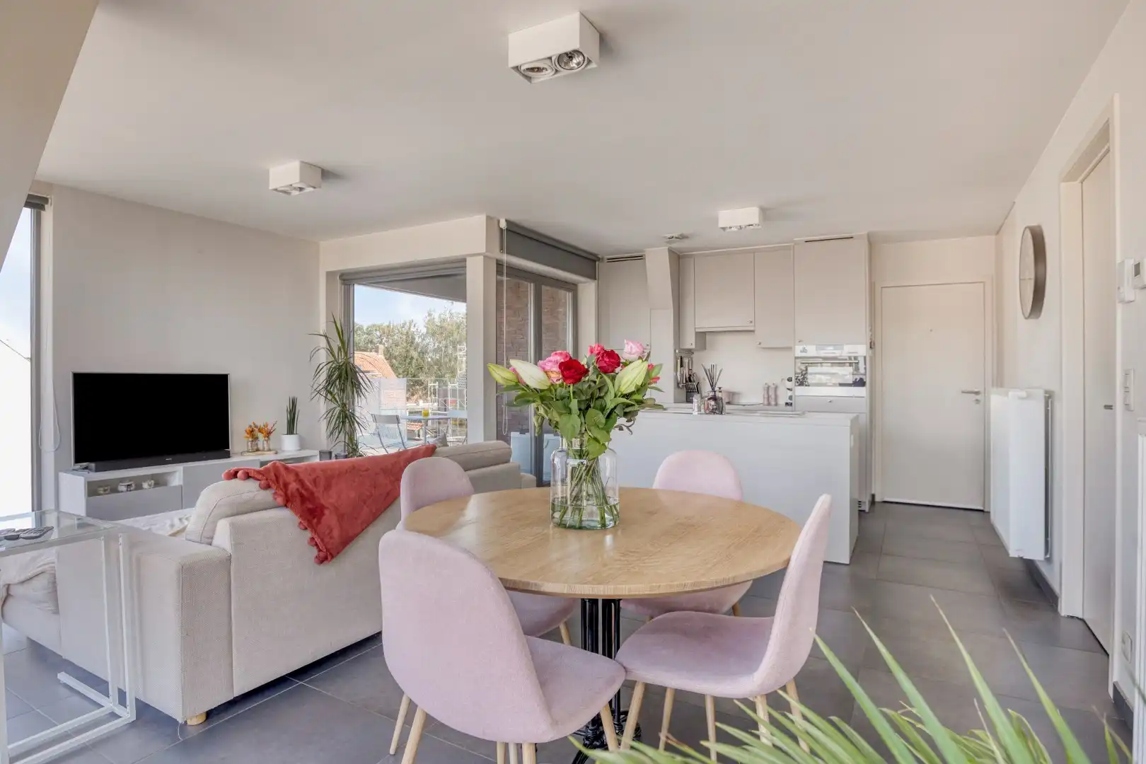 Mooi appartement met 2 slaapkamers in centrum Wevelgem! foto 4