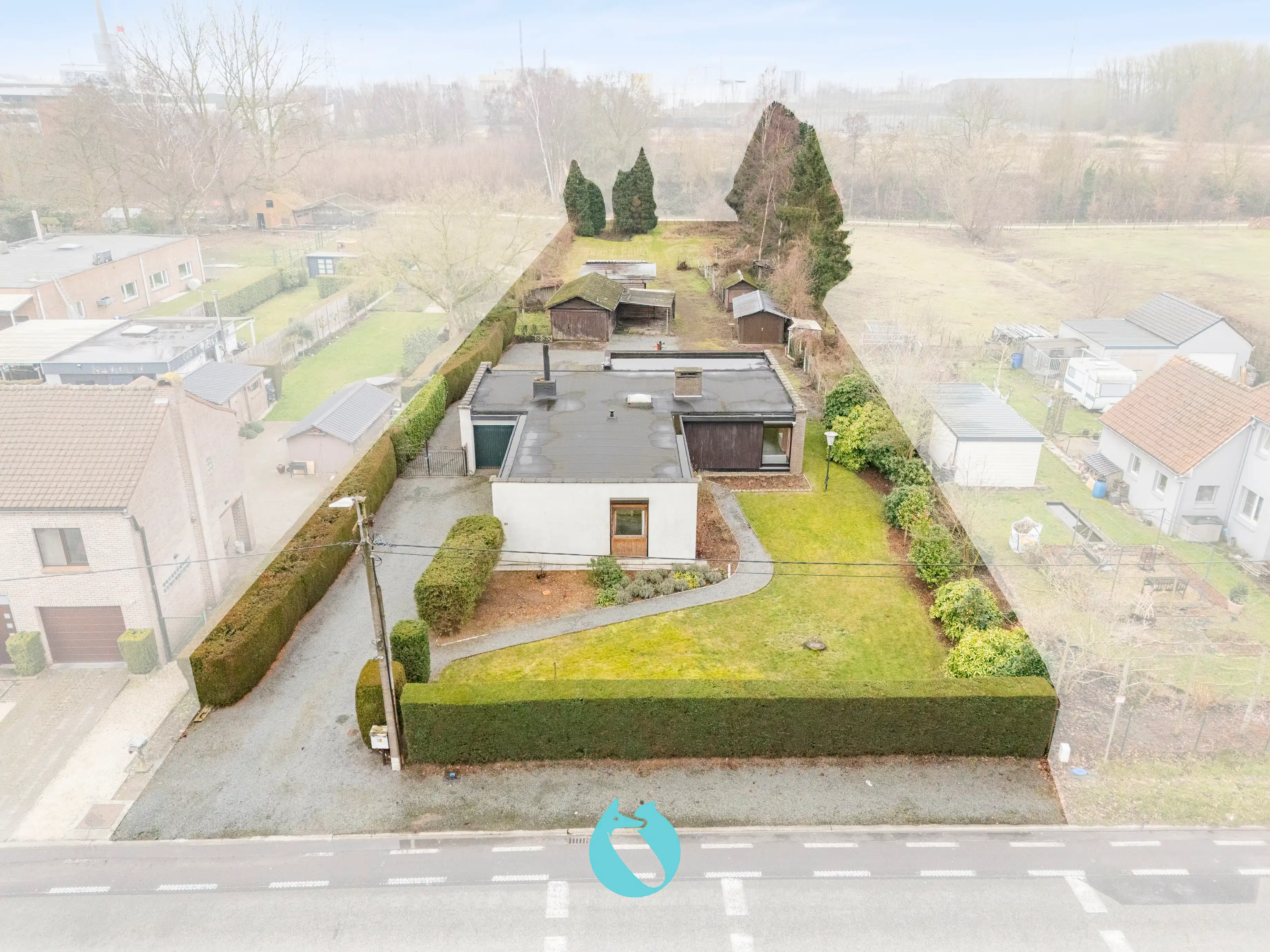 Hoofdfoto van de publicatie: Charmante bungalow met ruime tuin en garages in Evergem