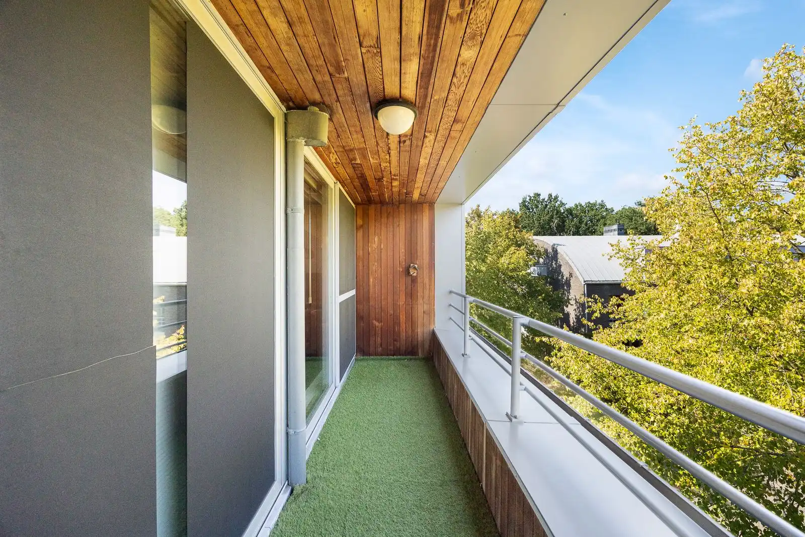 Lichtrijk appartement met terras en 3 staanplaatsen in Brasschaat. foto 17