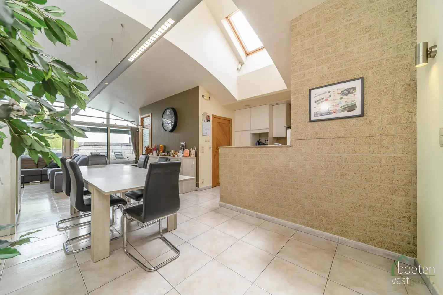 ALVERINGEM: instapklare beenhouwerij met woonst (4 slpks), ruim zonneterras/tuintje en garage in het hart van Alveringem. foto 15