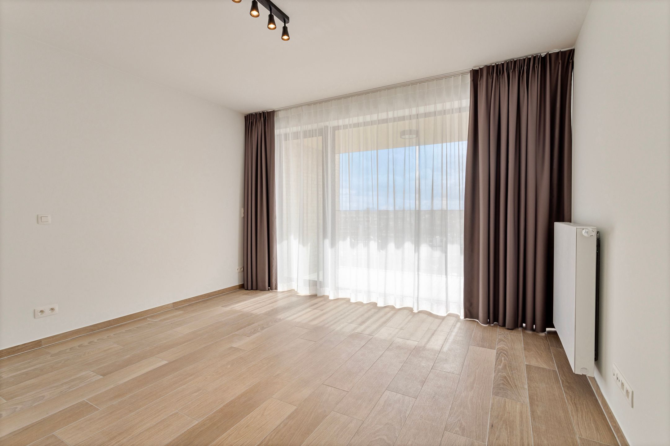 ANTWERPEN - Ruim drie-slaapkamerappartement met parking nabij Stadspark foto 8