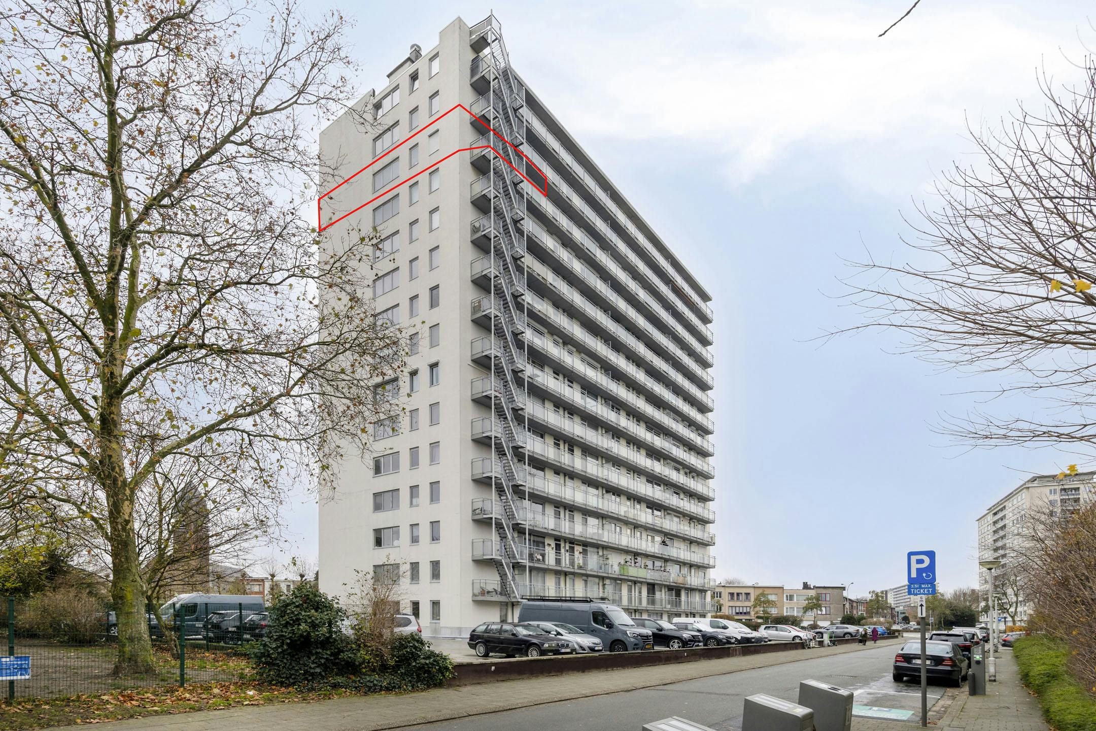 Instapklaar 2-slaapkamerappartement te koop in Berchem foto 18