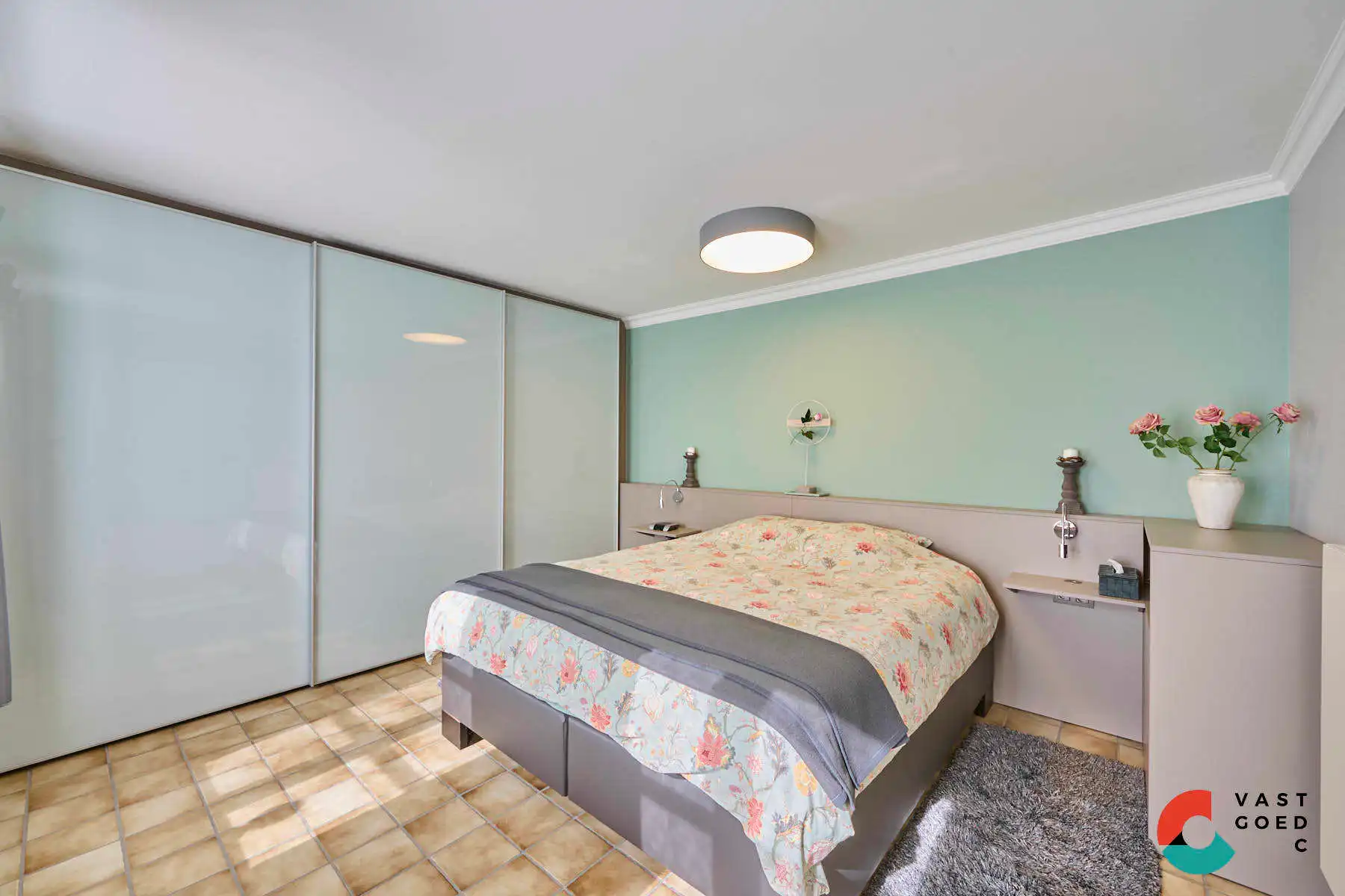 Ruime gezinswoning omringd door groen op een perceel met vrij uitzicht foto 5