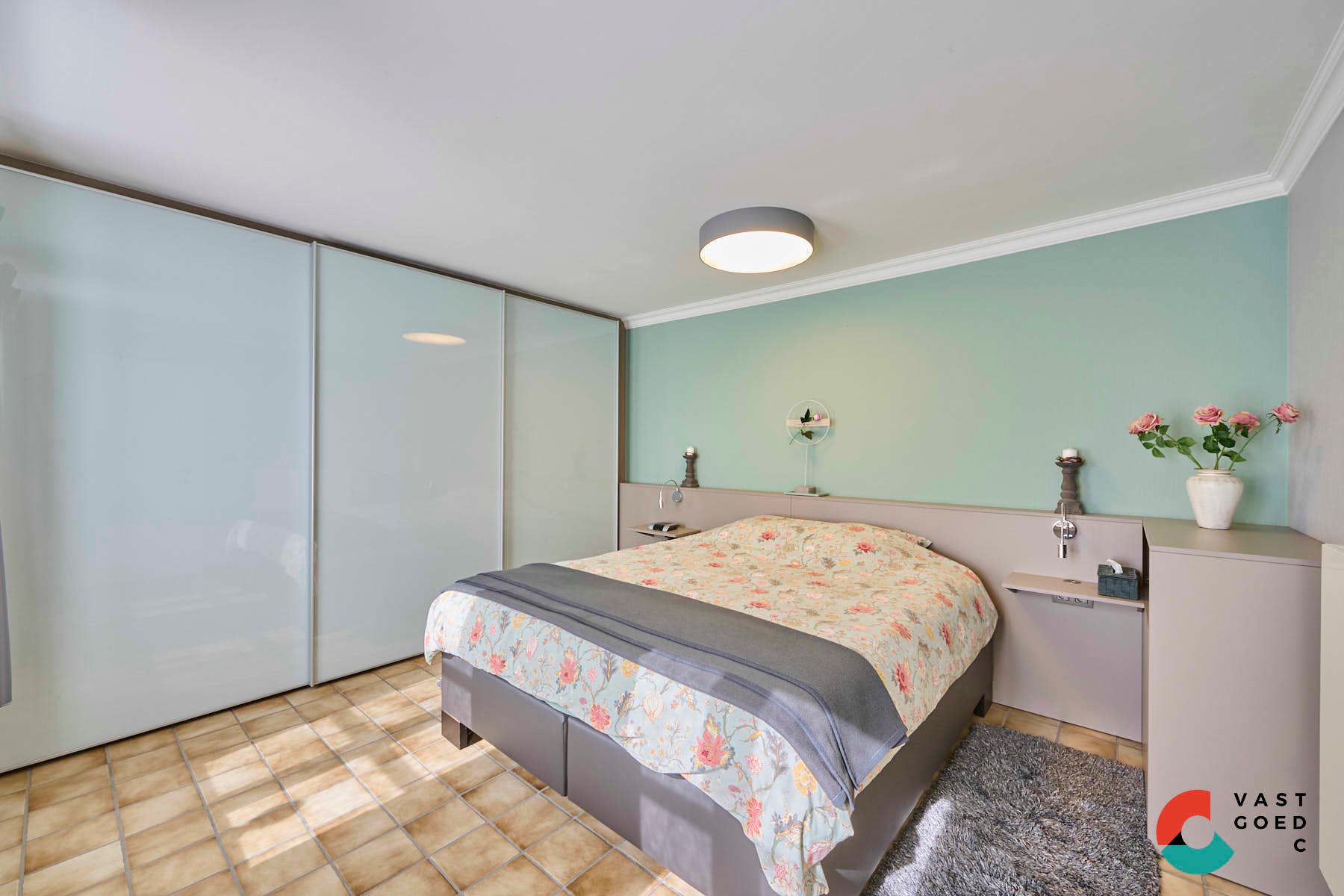 Ruime gezinswoning omringd door groen op een perceel met vrij uitzicht foto 5