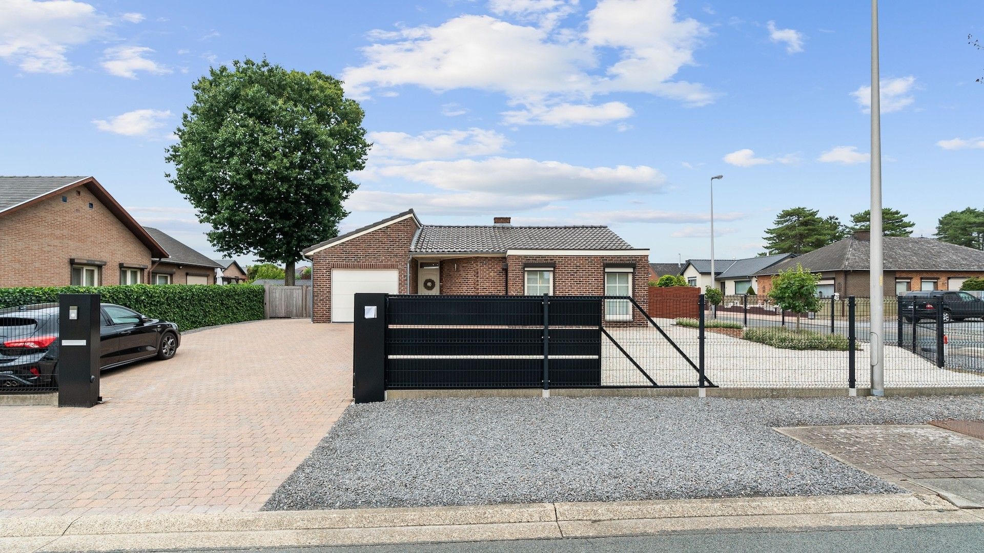 Onderhoudsvriendelijke en gelijkvloerse woning met zwembad foto 3