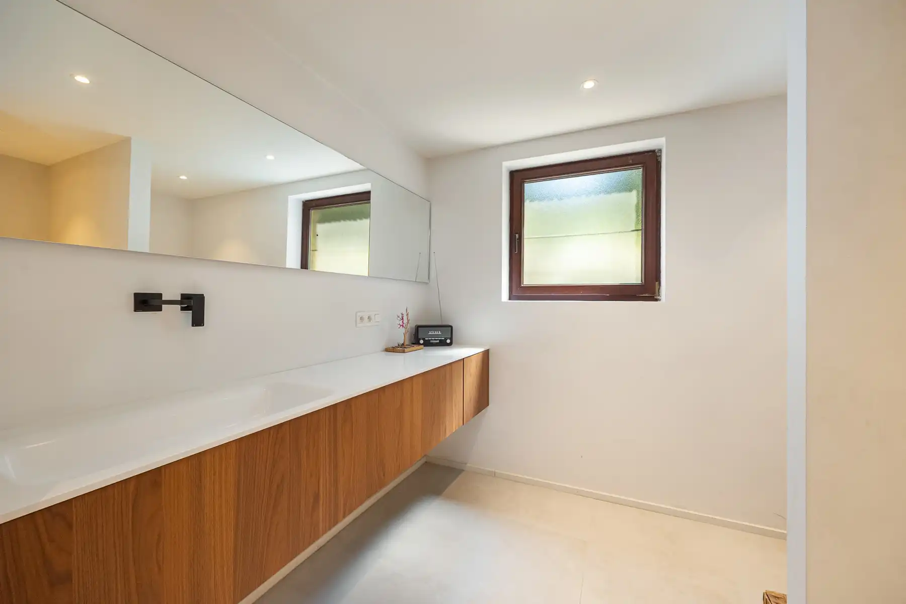 Gerenoveerde villa met 6 slpk, praktijk, zwembad op 1.867m² foto 18