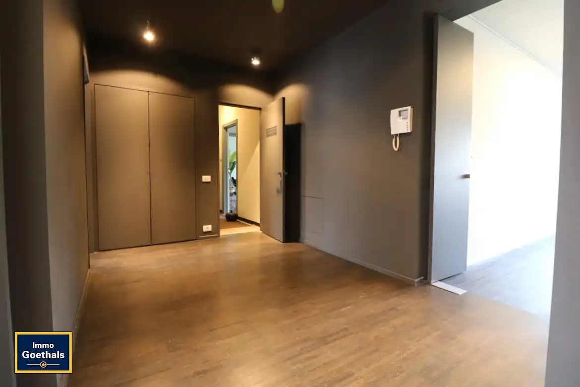 Luxe appartement met zicht op de Leie en de Broeltorens. 2 kamers en terras. foto 5