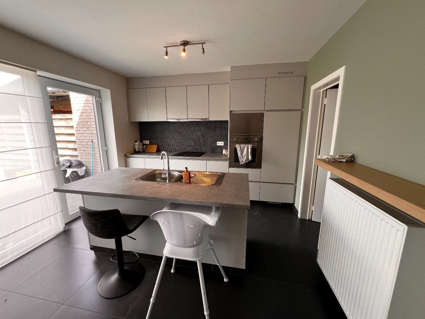 HALFOPEN WONING MET 3 SLAAPKAMERS, TUIN EN POLYVALENTE RUIMTE foto 7
