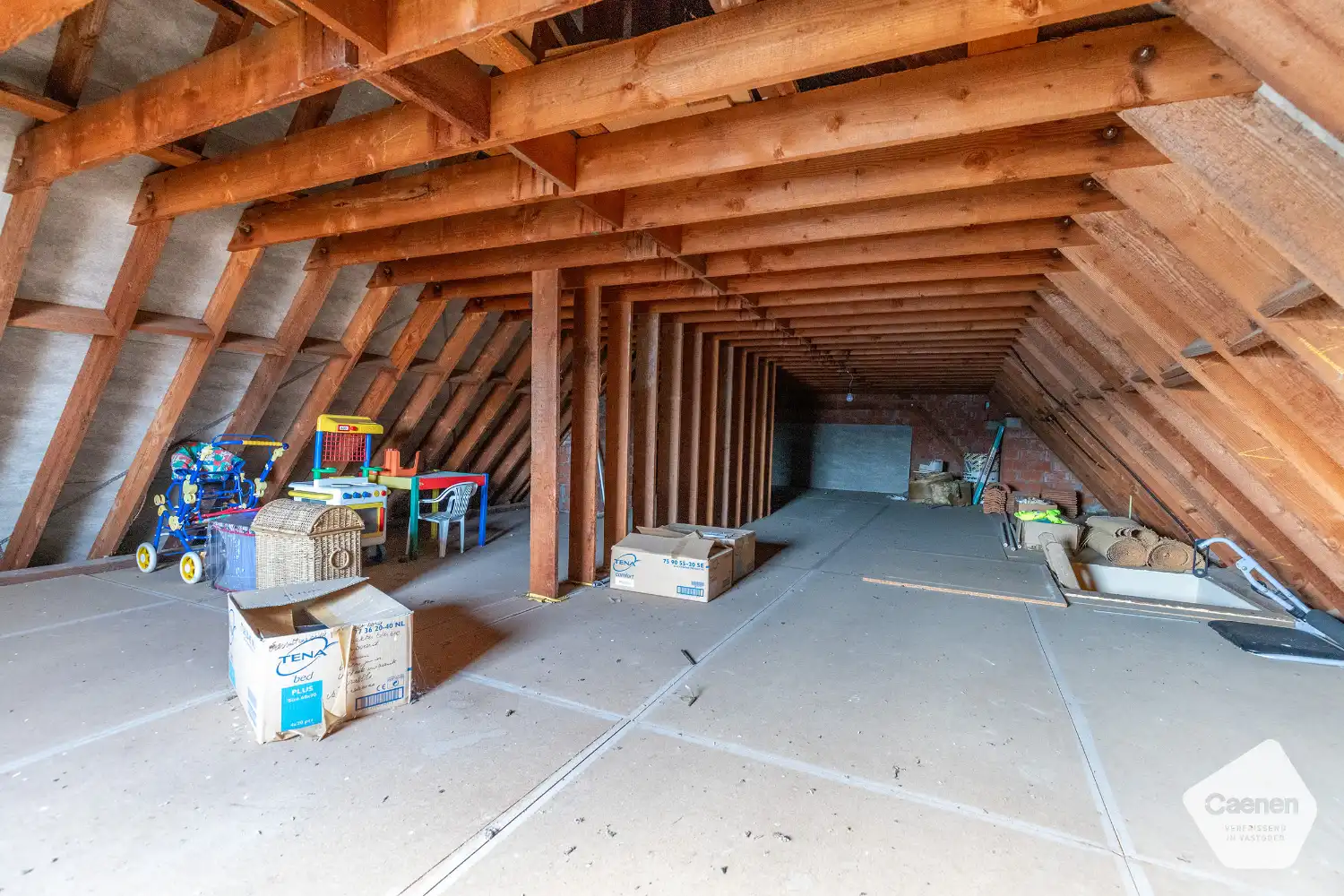 TOP GELEGEN VILLA MET 4 SLAAPKAMERS , GARAGE en onderhoudsvriendelijke tuin met tuinhuis foto 22