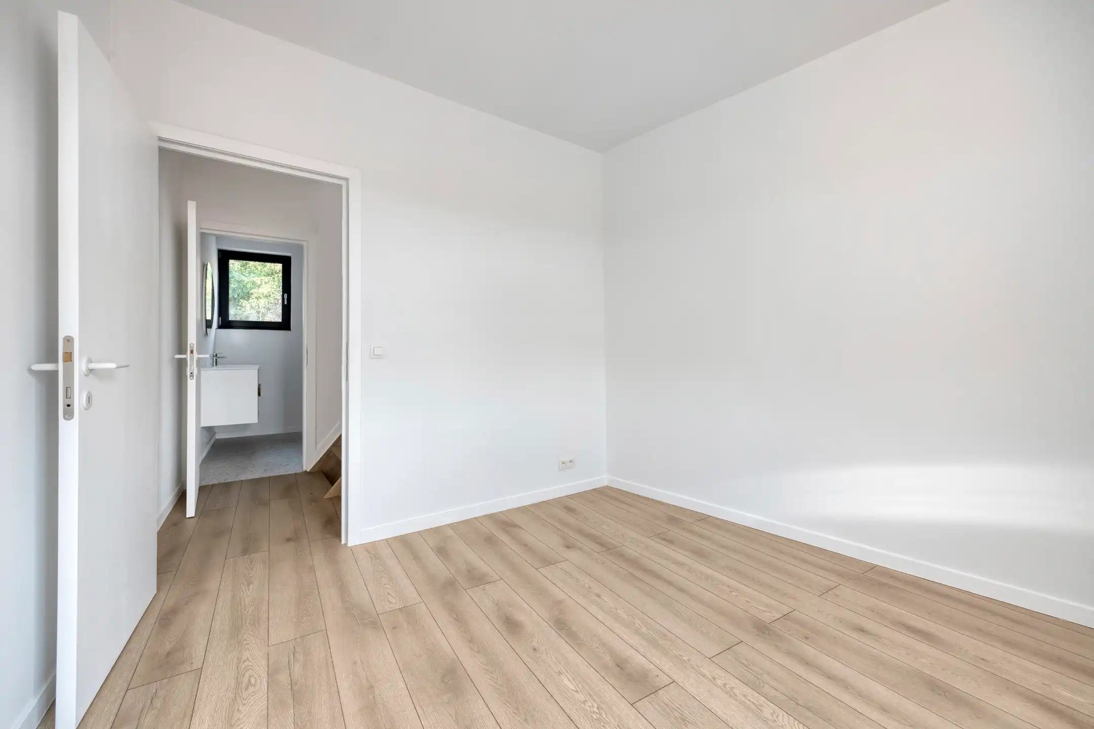 Gerenoveerde woning op centrale ligging te Sint-Joris-Weert foto 9