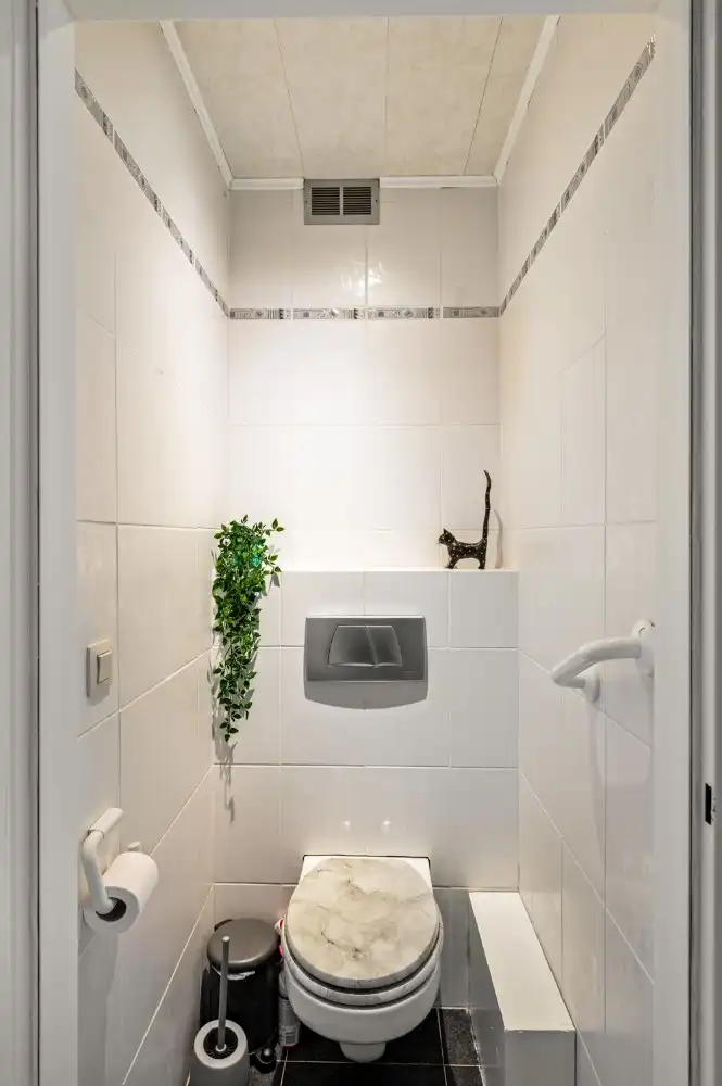 Keurig gelijkvloers appt. met 2 slpk., terras, voortuintje en garagebox foto 16