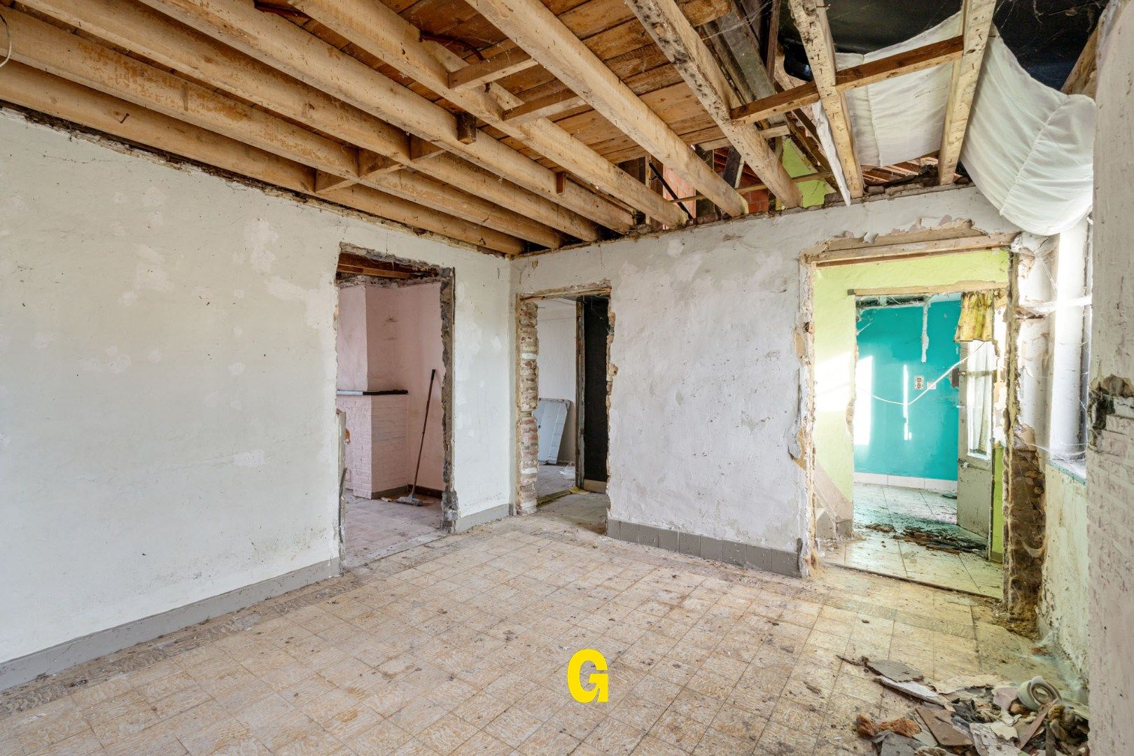 Mooi gelegen (te slopen) woning op 4a 06ca met omgevingsvergunning voor heropbouw – verlaagd BTW-tarief van 6 % mogelijk! foto 5