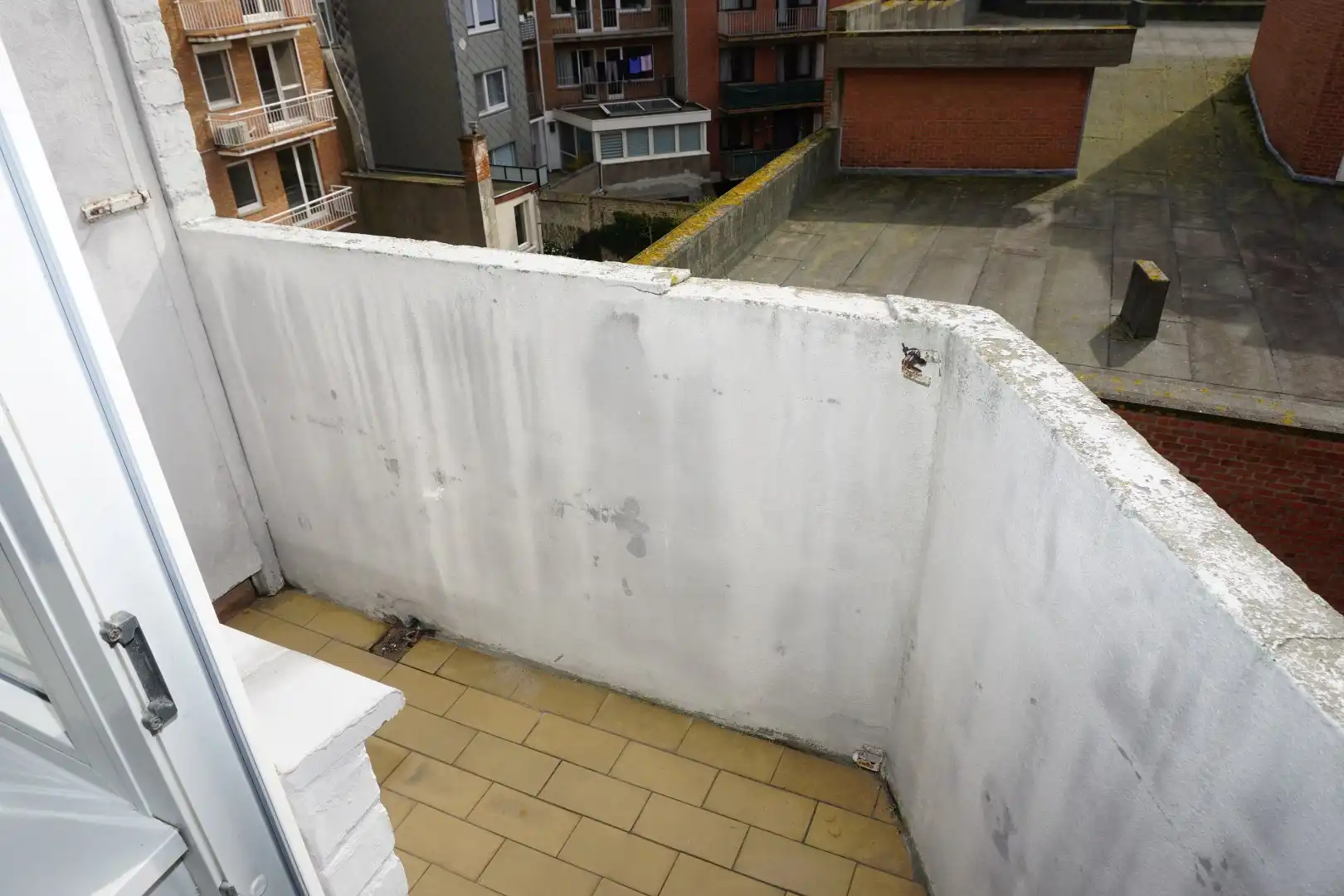 ONGEMEUBELD 1 SLP APP. GELEGEN KONINGSSTRAAT foto 15