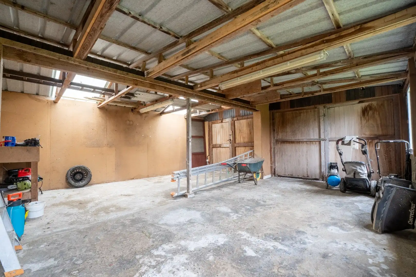 Uiterst ruime benedenwoning op groot perceel van 1666m² foto 17