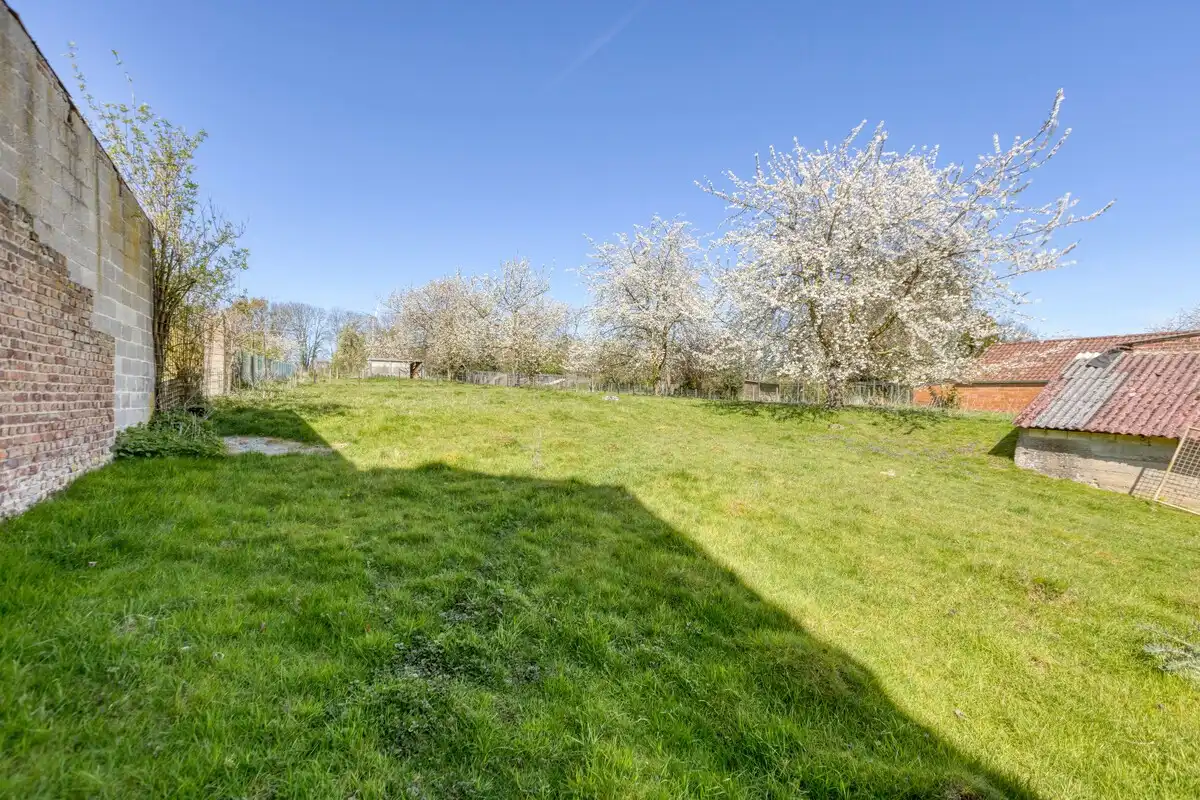 Te renoveren woning met veel potentieel op rustige ligging foto 17