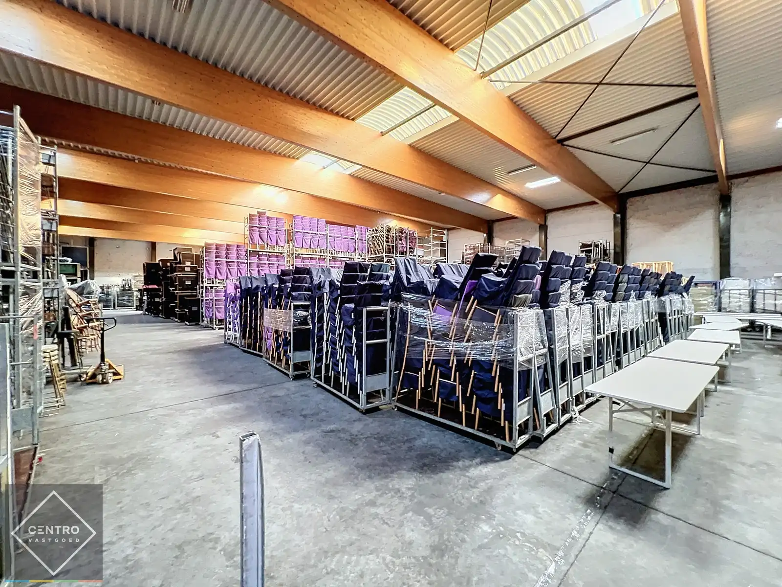 Opslagplaats ( ± 2.000m²) met 7m vrije hoogte vlakbij de havenkop te Roeselare! foto 5