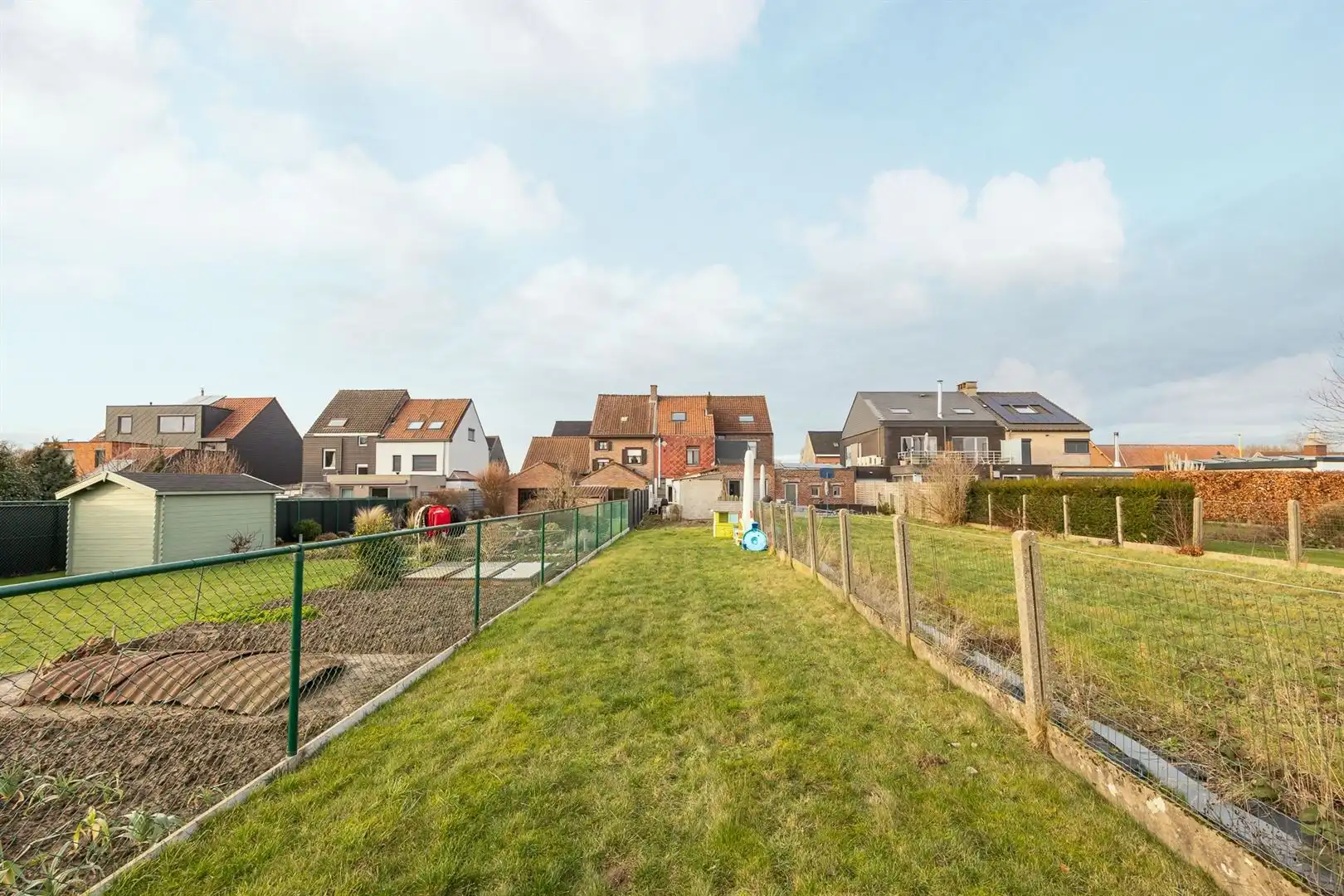 Woning met privé-staanplaats voor de deur foto 13