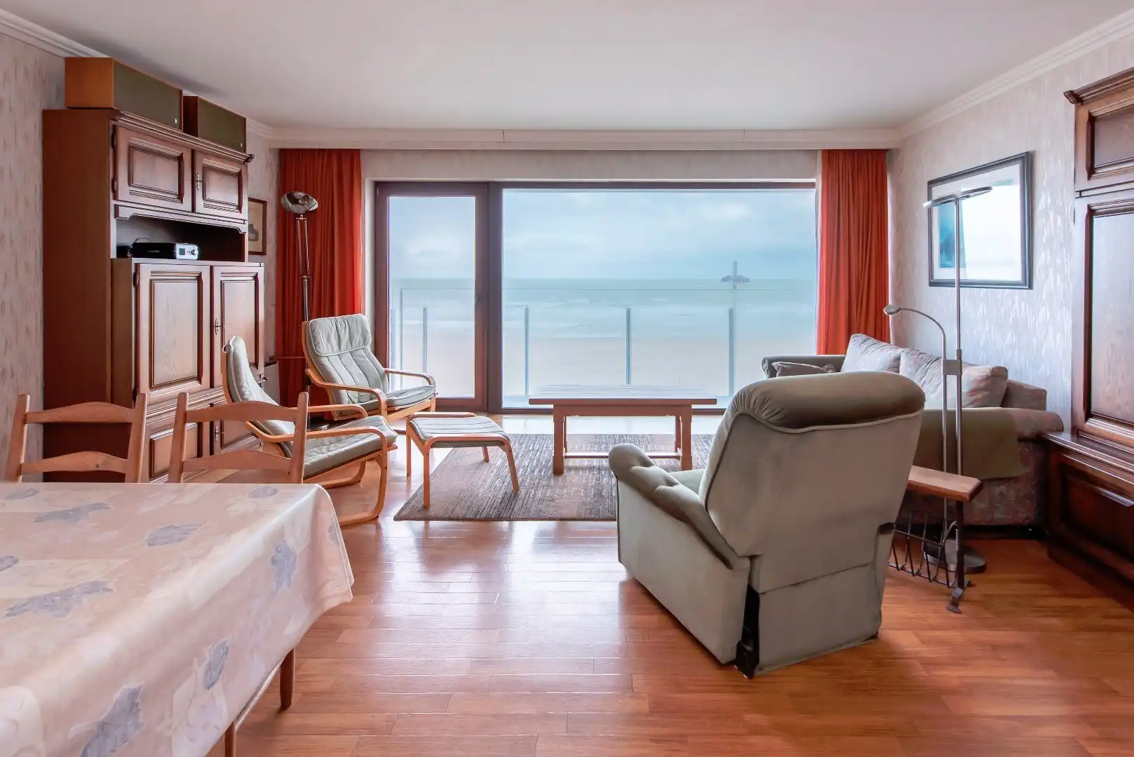 Rustig gelegen appartement op de Zeedijk van Middelkerke met 2 slaapkamers foto {{pictureIndex}}
