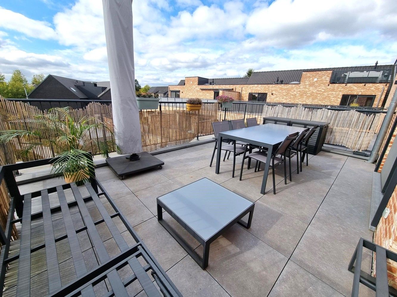 Ruim dakappartement van 95m² met zonnig, groot terras, kelderberging en parkeerplaats ondergronds. foto 2