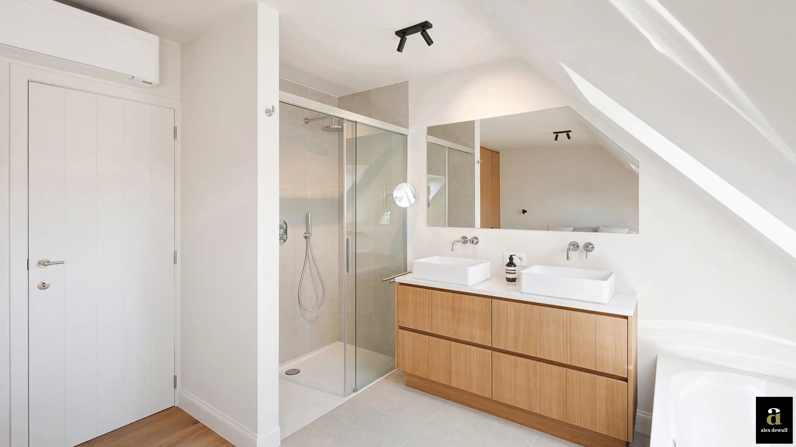 Prachtig afgewerkt duplexappartement met terras en zijdelings zeezicht. foto 24