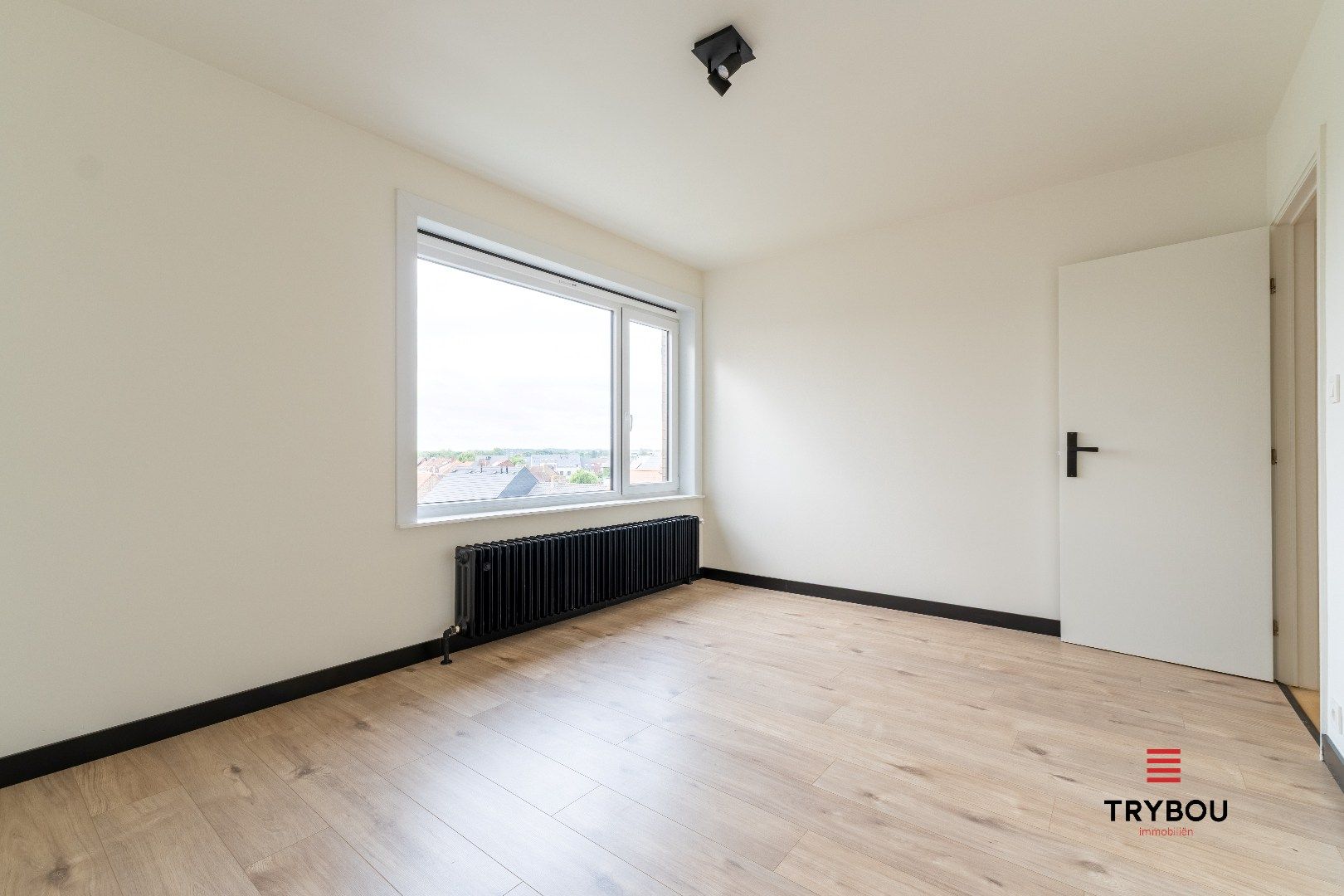 Volledig gerenoveerd 2-slaapkamerappartement te huur – rand centrum Ieper foto 14