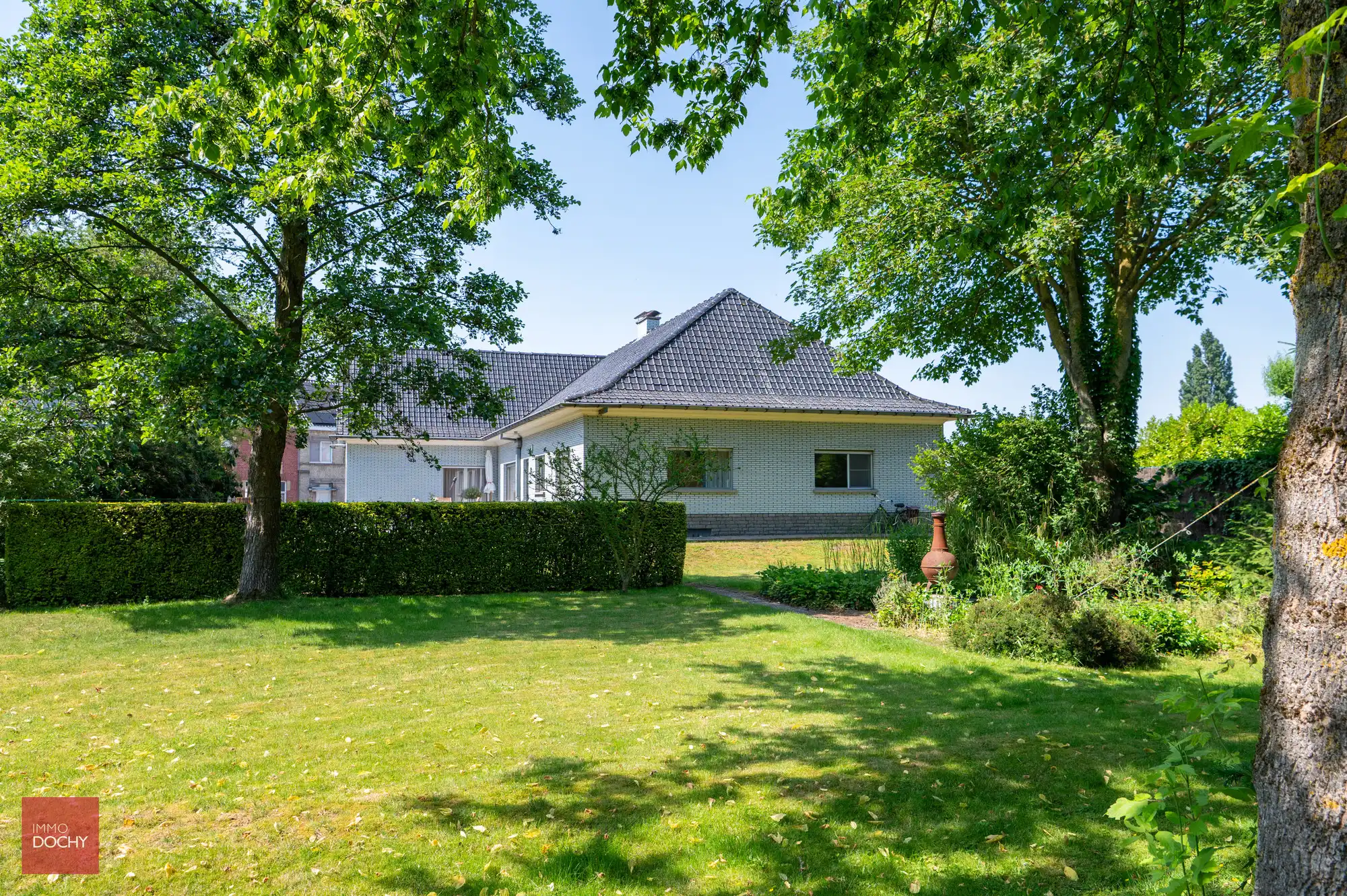 Hoofdfoto van de publicatie: Alleenstaande zongerichte woning op topligging