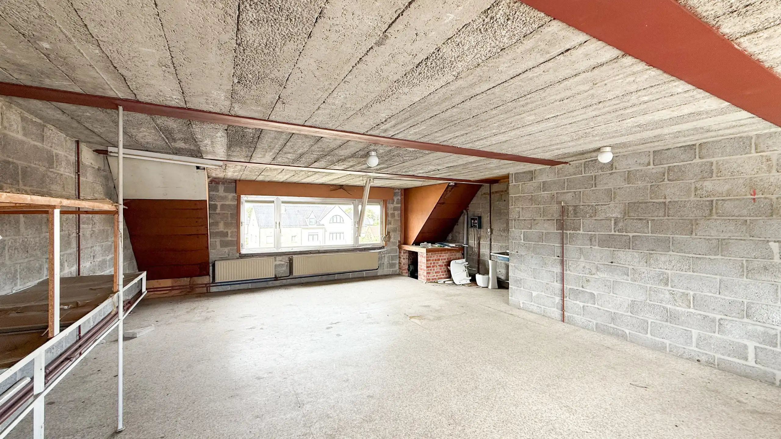 Ruwbouw woning om af te werken met opslagruimte in Heusden! foto 23