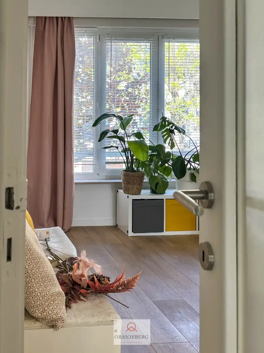 Gezellig 2 slaapkamer appartement nabij Gent-Sint-Pieters met terras en 2 kelderbergingen foto 6
