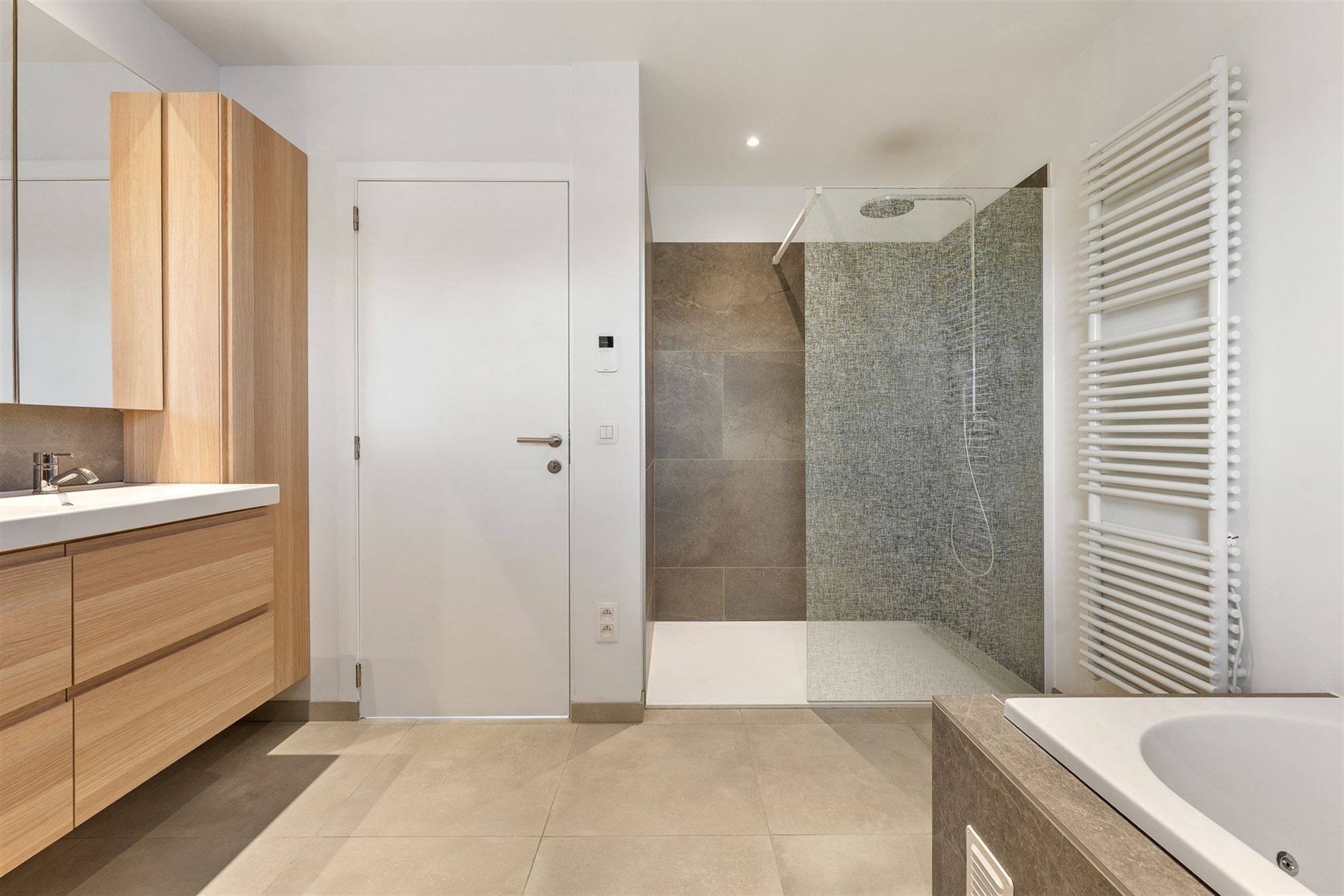 RECENT GERENOVEERDE WONING (175M²) MET HOBBY-/WERKRUIMTE VAN 212M² IN HASSELT CENTRUM foto 13