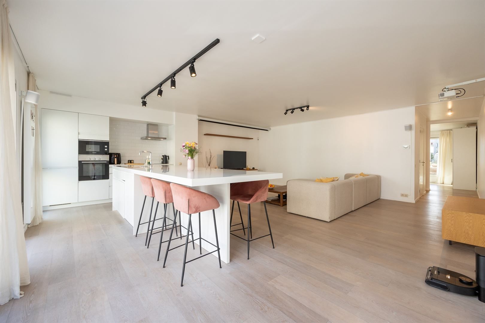 Modern appartement met terrassen foto {{pictureIndex}}