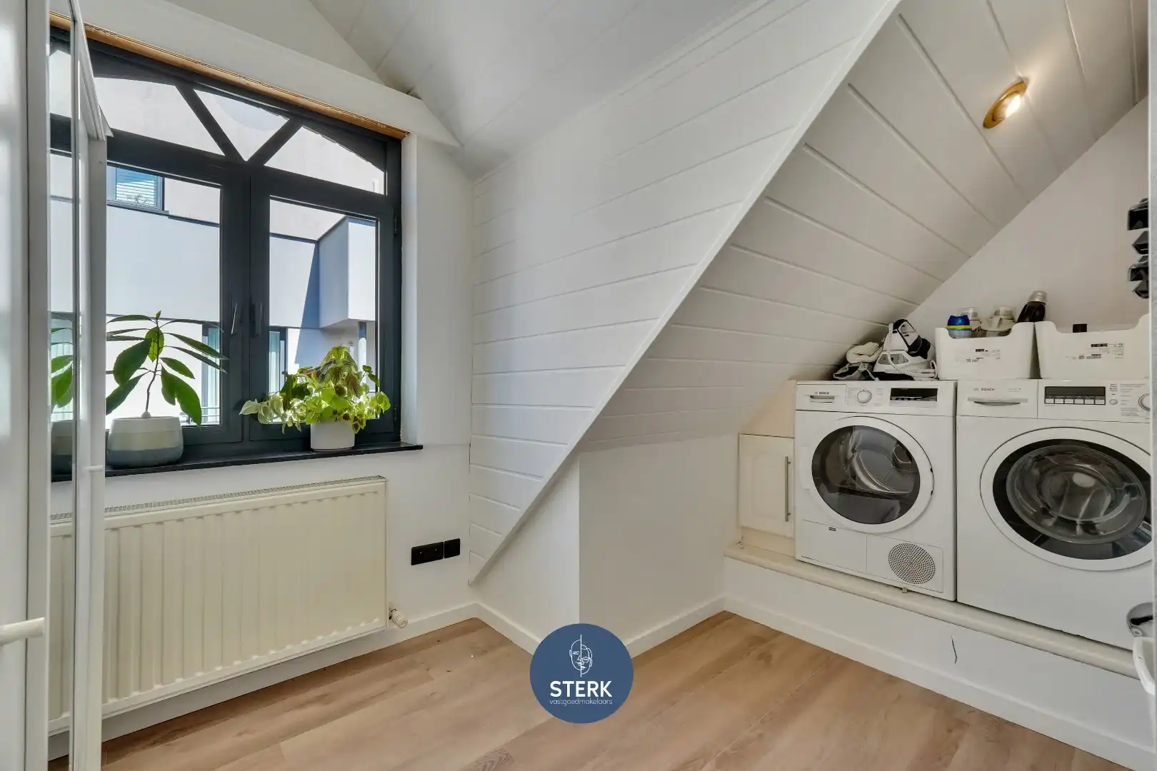 APPARTEMENT MET VERHUURDE STUDIO + 2 GARAGES IN HET CENTRUM VAN LANAKEN !  foto 13