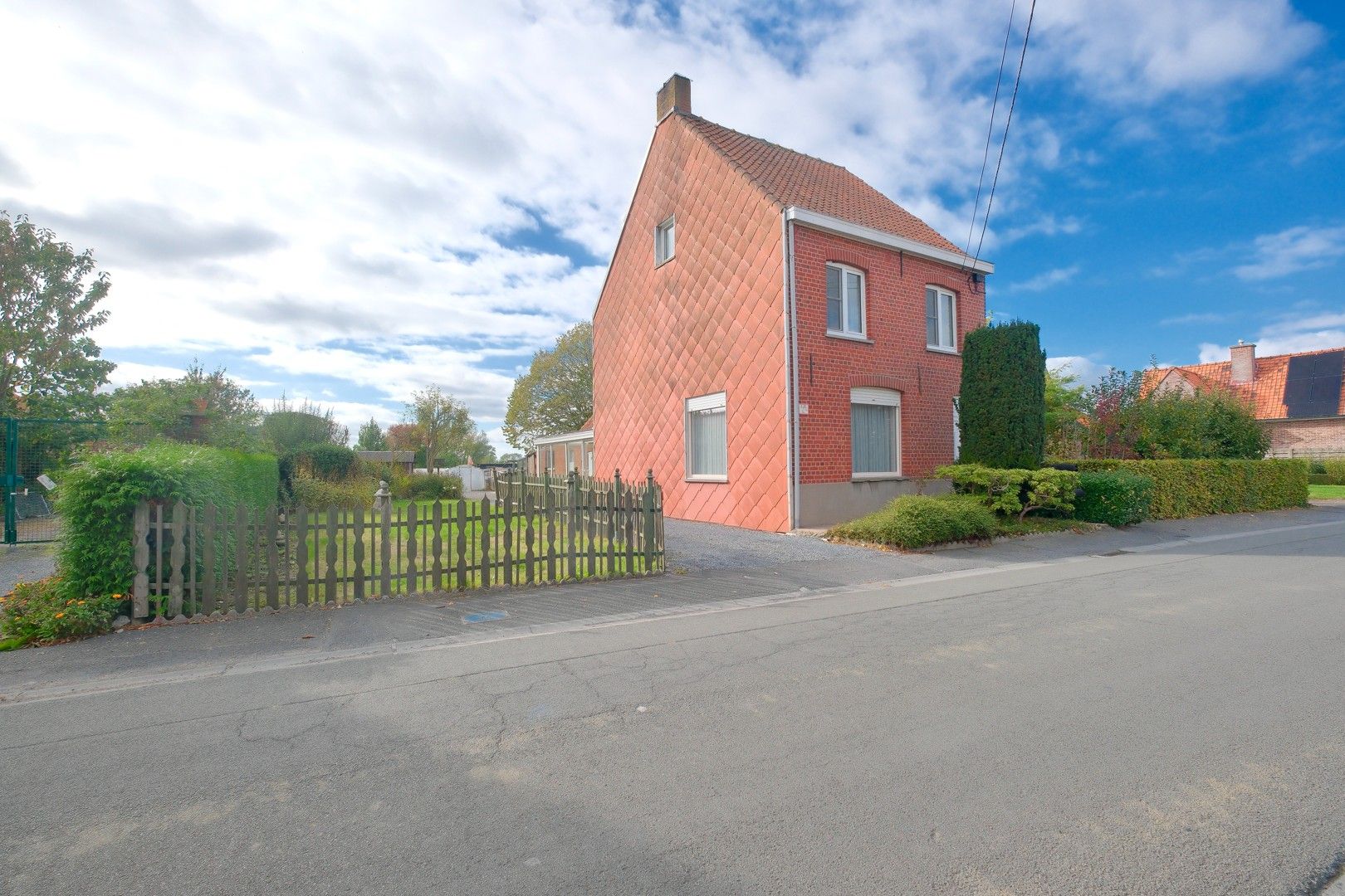 Lichtervelde - 3 SLPK woning mét garage op perceel van 672 m²! foto 2