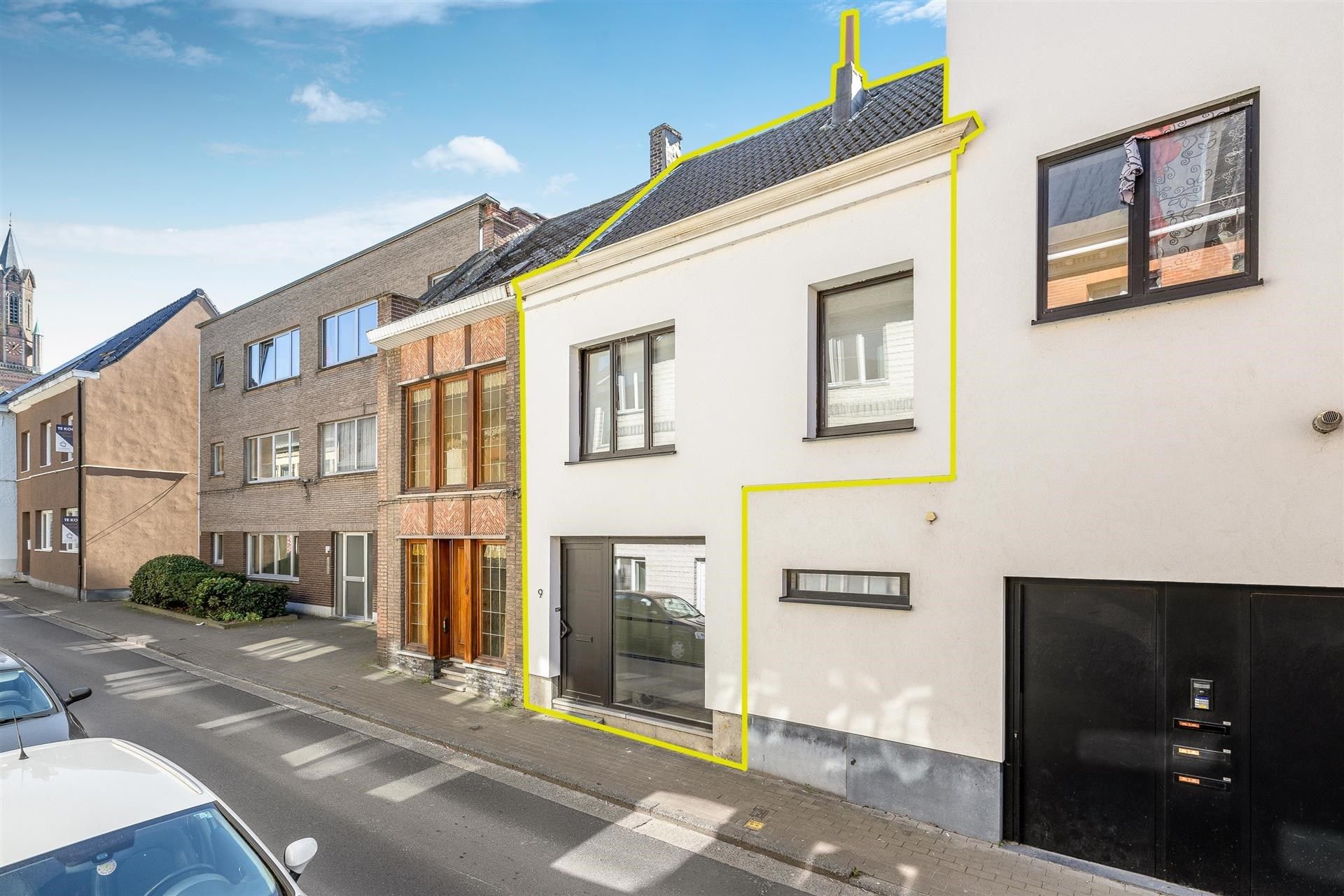 Hoofdfoto van de publicatie: Prachtige gerenoveerde woning met 3 slks op topligging