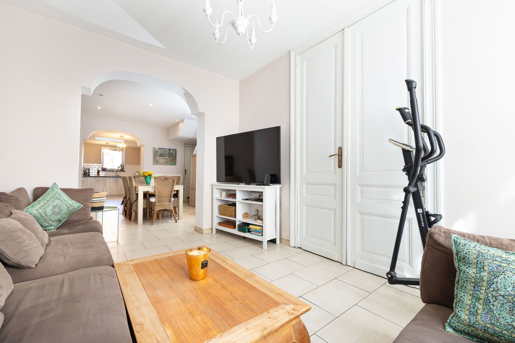 Charmant huis met 5 slaapkamers van ± 200 m² foto {{pictureIndex}}