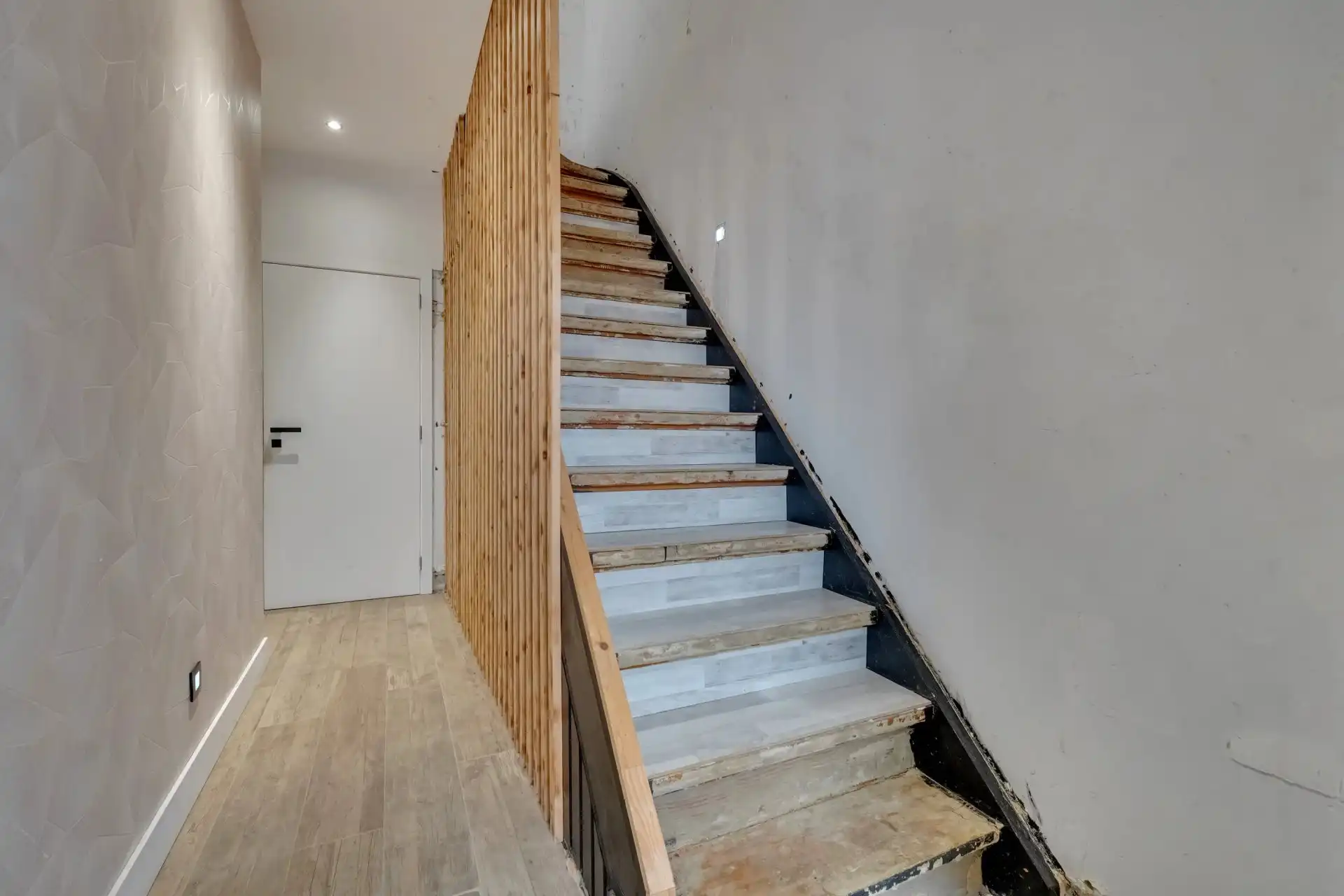 Woning met 2 slaapkamers, 2 badkamers, ruime zolder en tuin foto 8