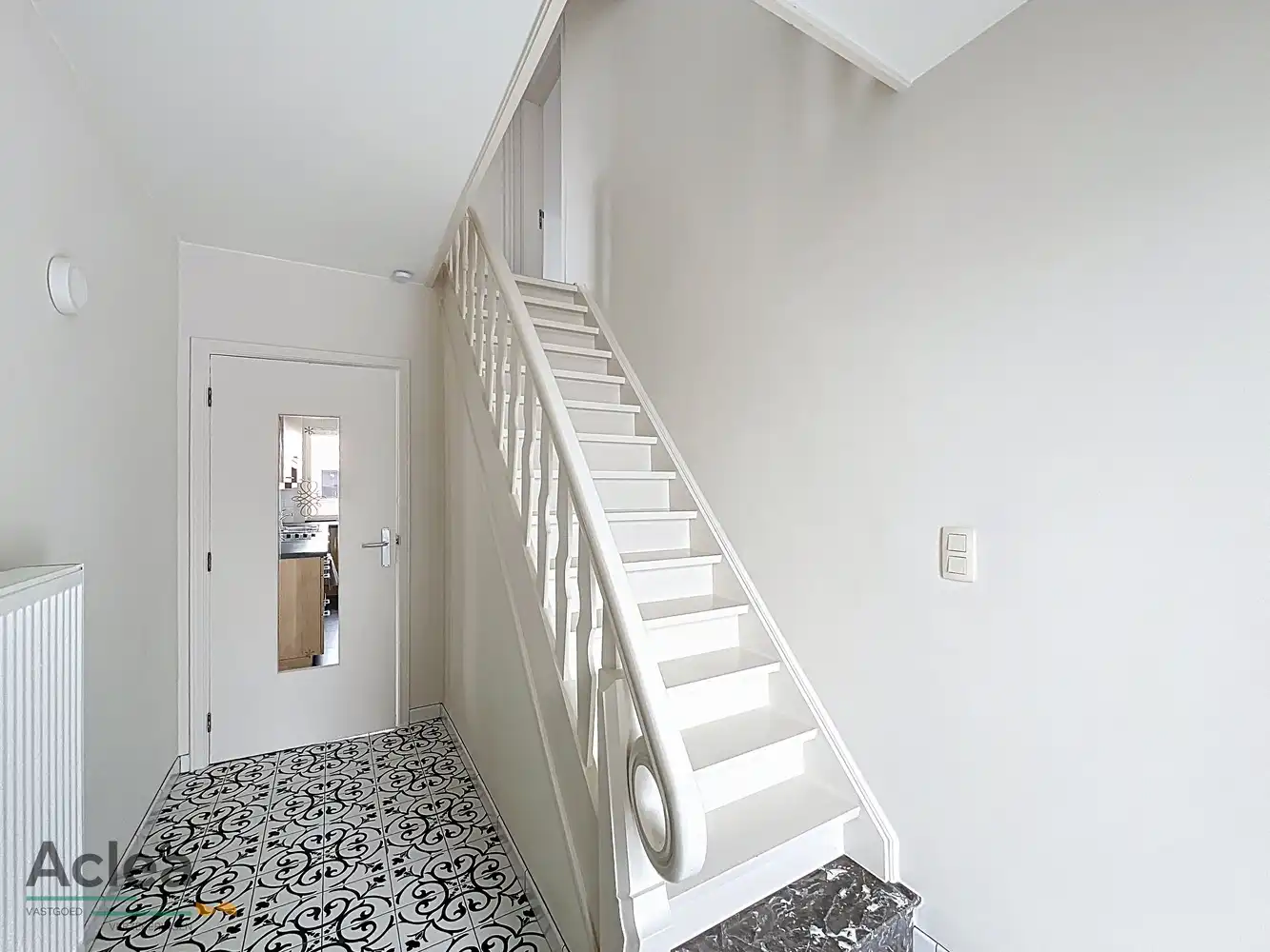 Comfortabele woning met ruime loods foto 3