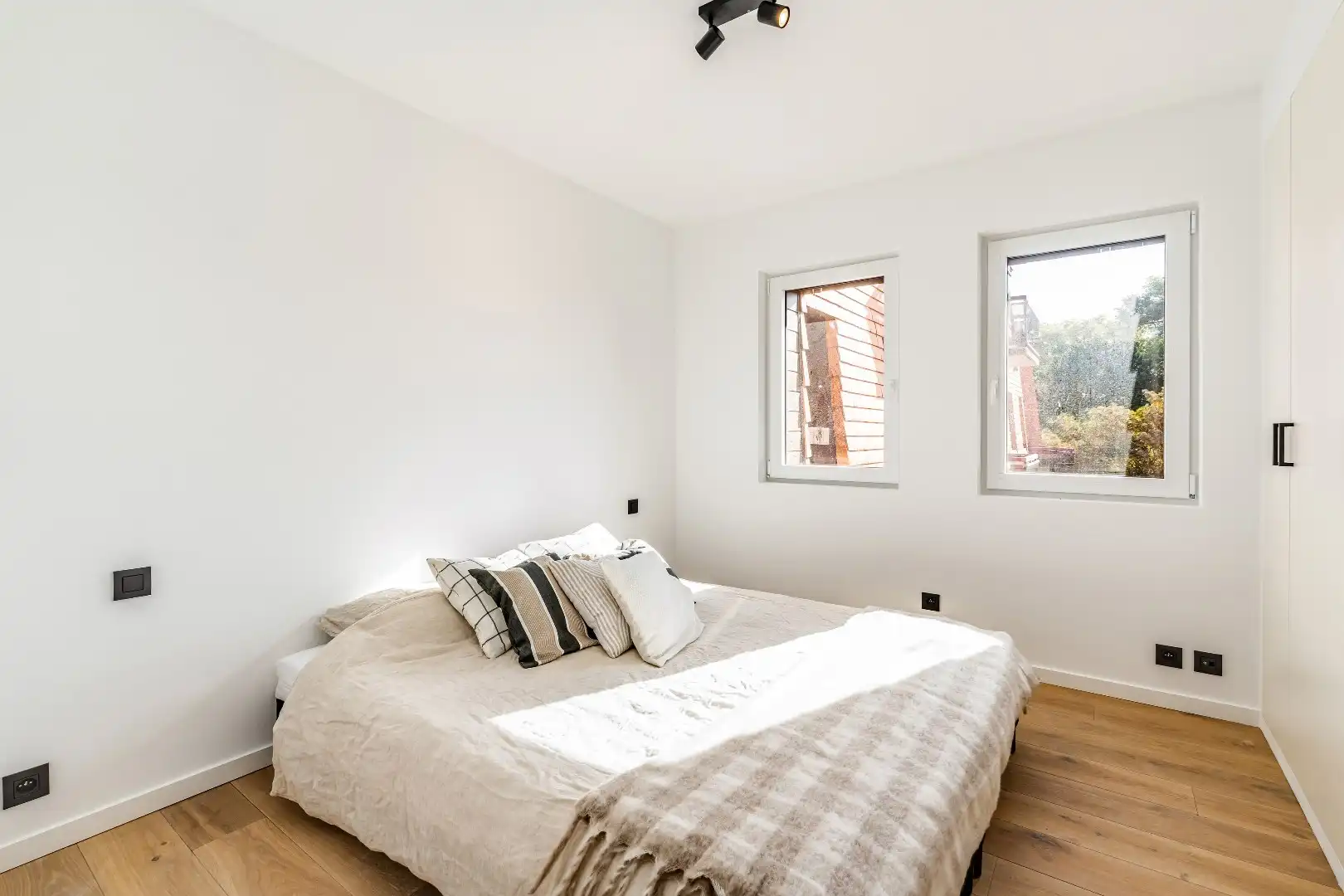 Prachtig en volledig gerenoveerd 2-slaapkamer appartement foto 6