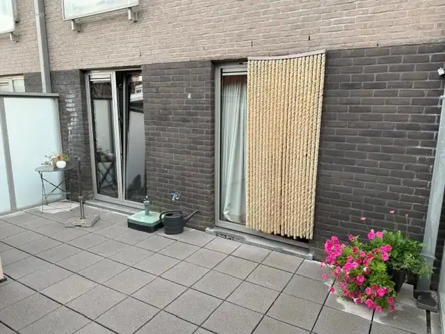 Ruim en toegankelijk 2-slaapkamerappartement met terras in Waregem foto 18