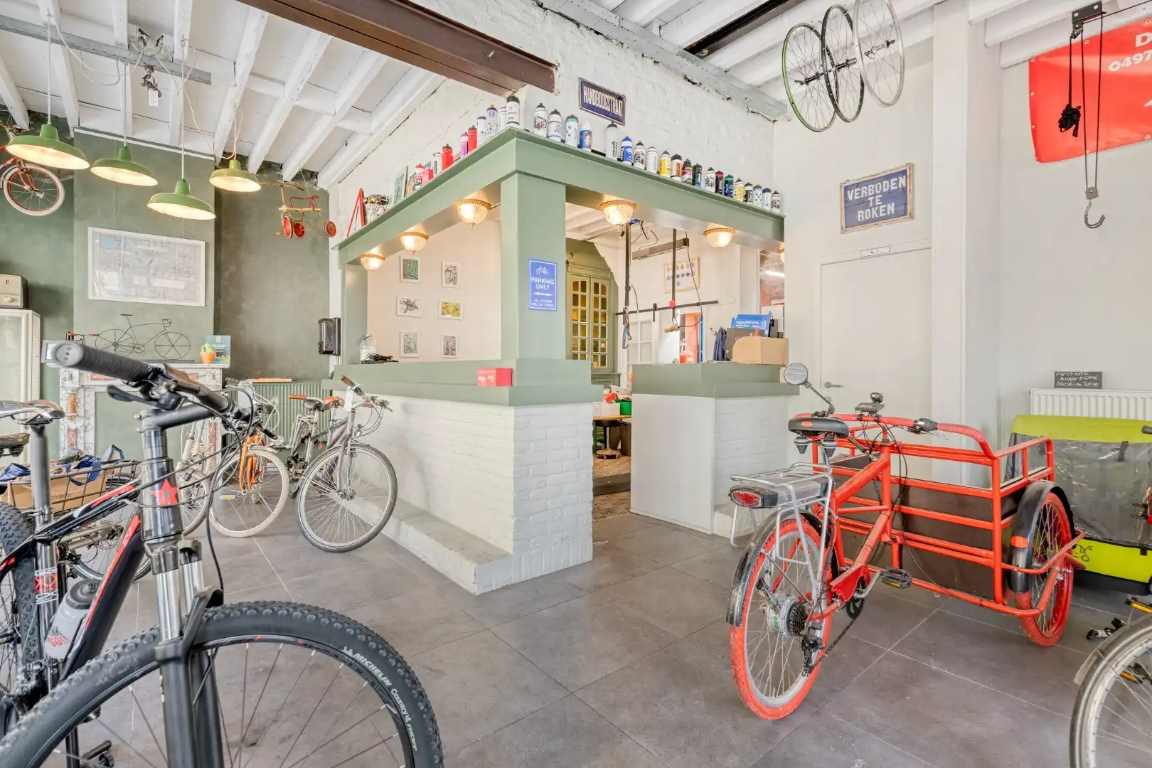 Commercieel pand met verder af te werken appartement en garage op topligging! foto 6