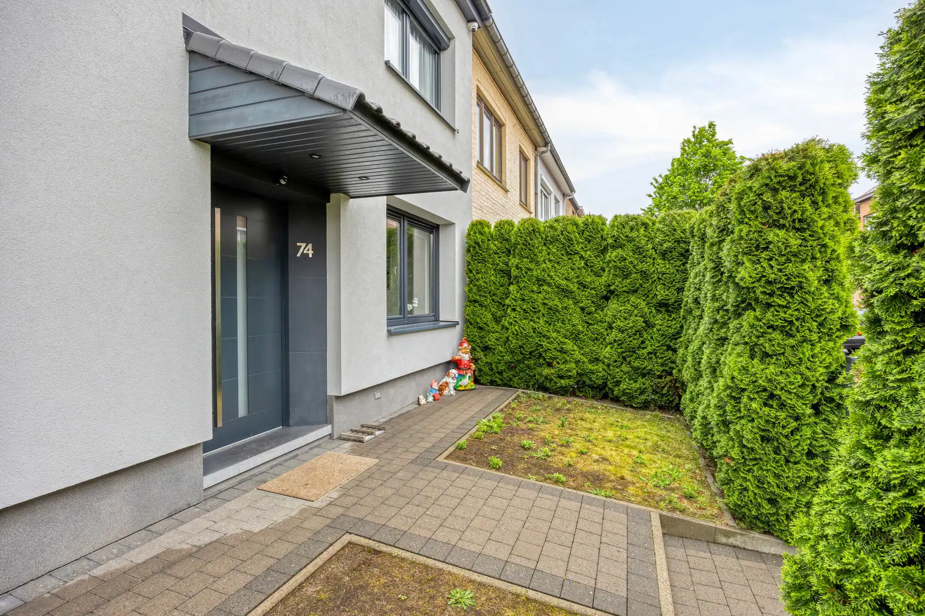 Gerenoveerde woning met 3 slaapkamers, 2 badkamers en garage foto 3