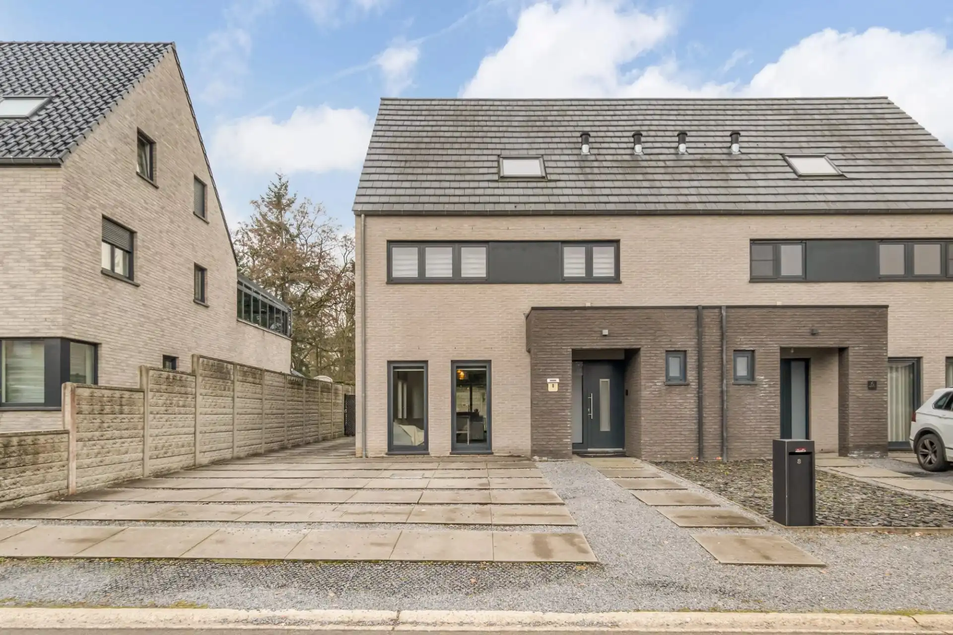 Recente gezinswoning in rustige straat te Houthalen foto {{pictureIndex}}