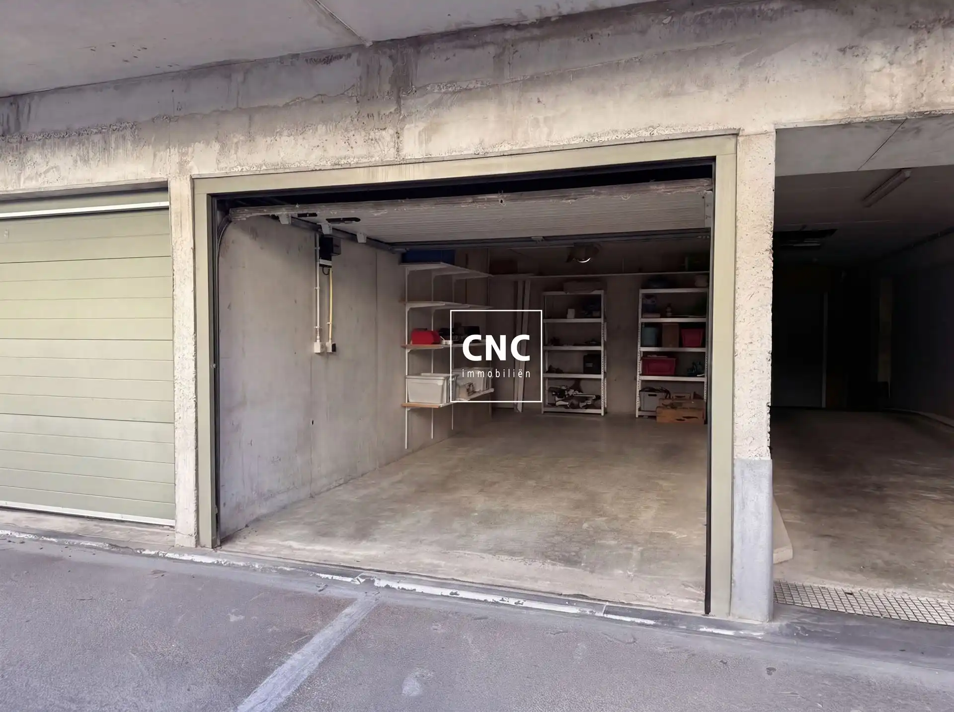 Gelijkvloerse, ruime garagebox in het centrum van Knokke foto 4