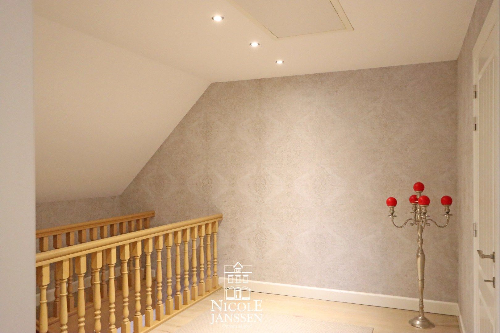 Ruime halfvrijstaande woning  foto 18